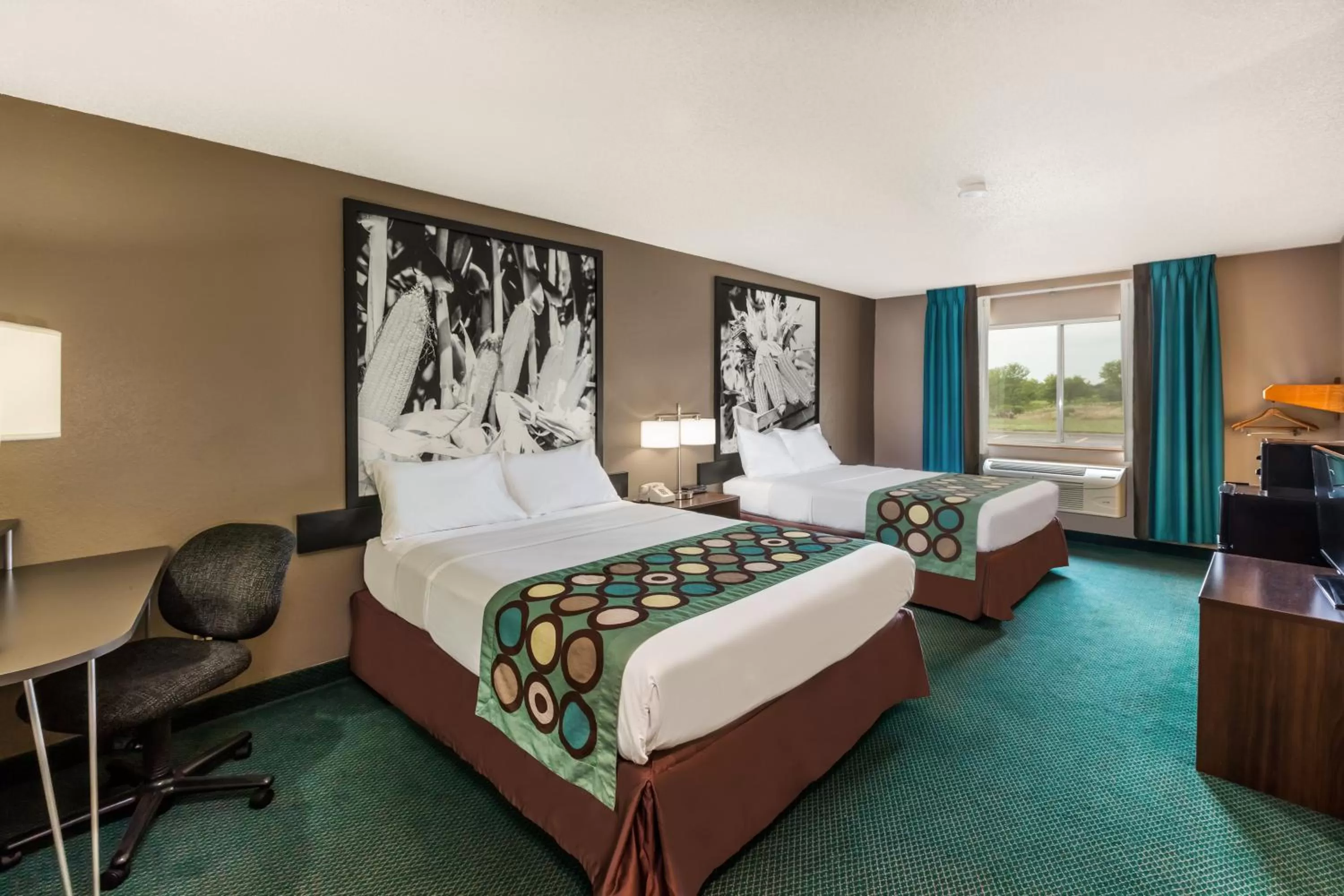 Photo of the whole room, Bed in Super 8 by Wyndham Ionia MI