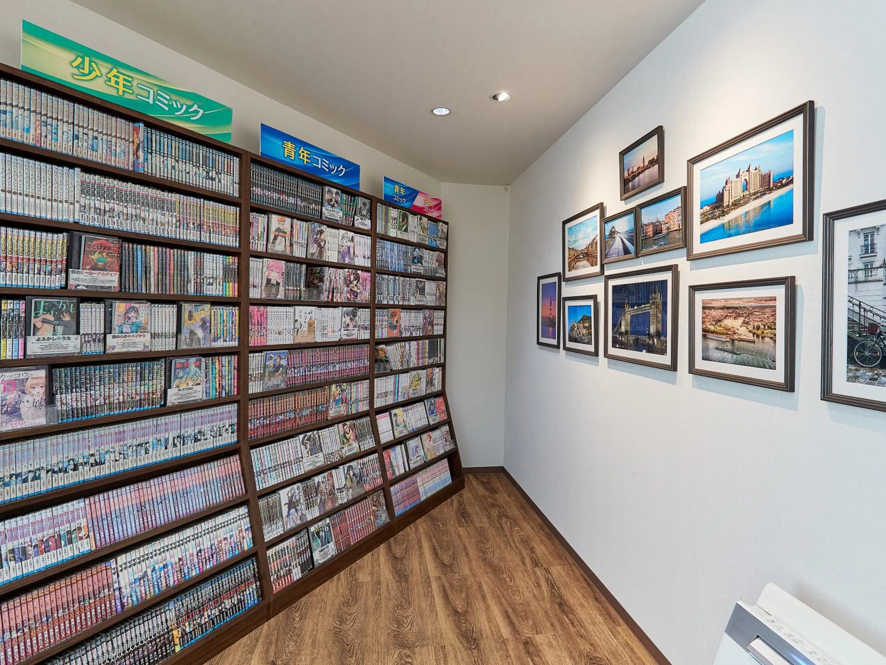 Communal lounge/ TV room in Grand Cabin Hotel Naha Oroku