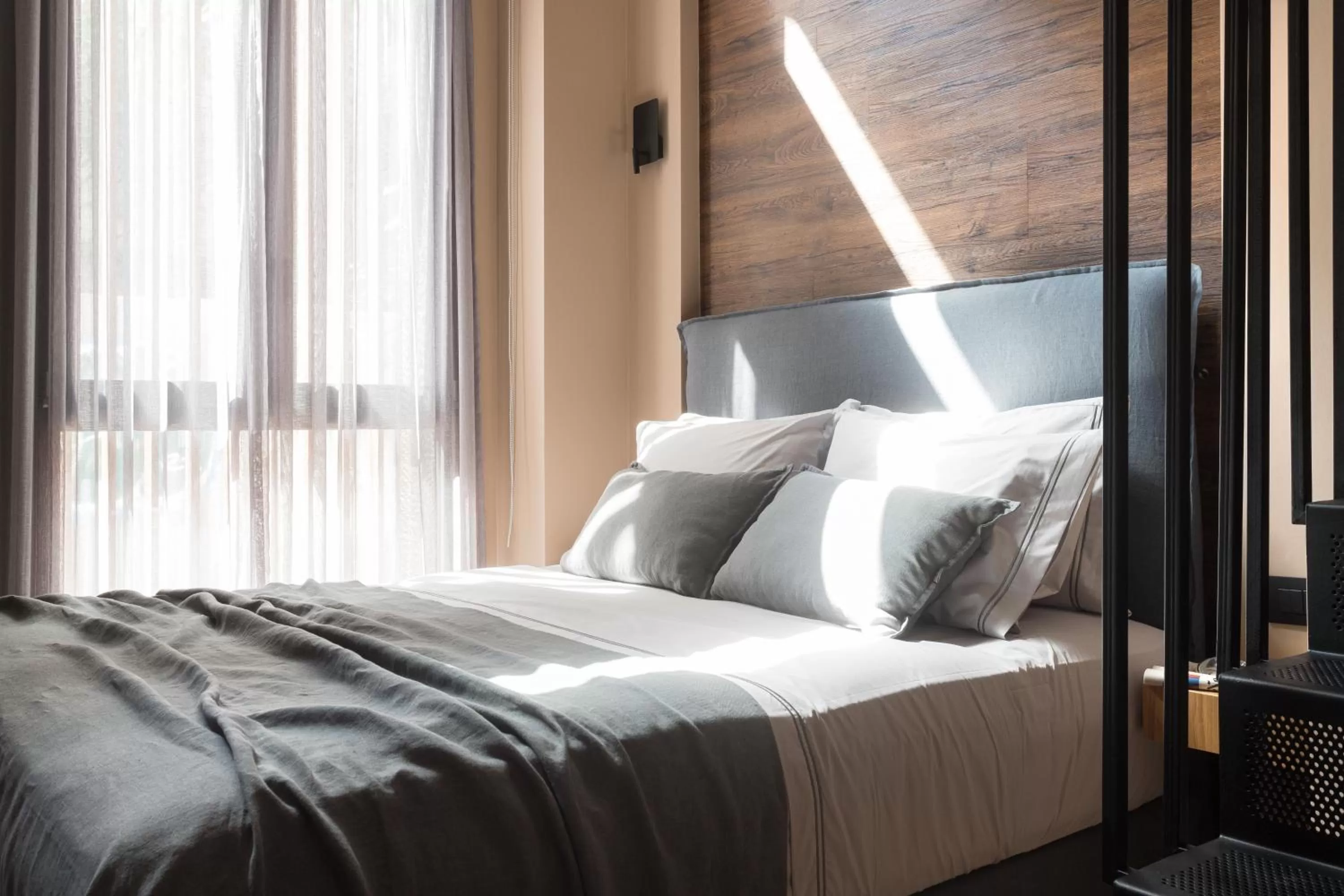 Bed in 11 Enteka Acropolis Suites