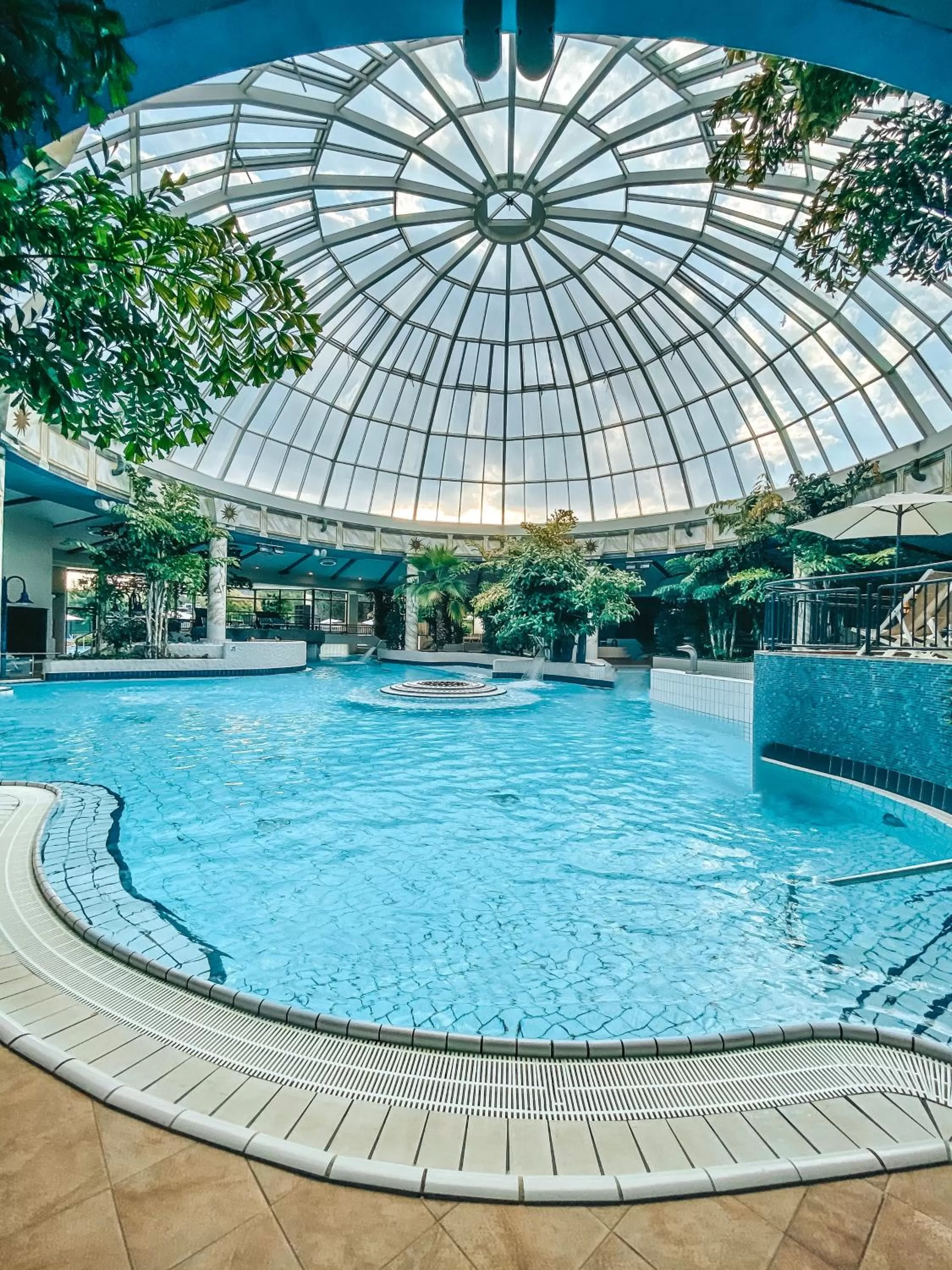 Swimming Pool in Vital Hotel Frankfurt
