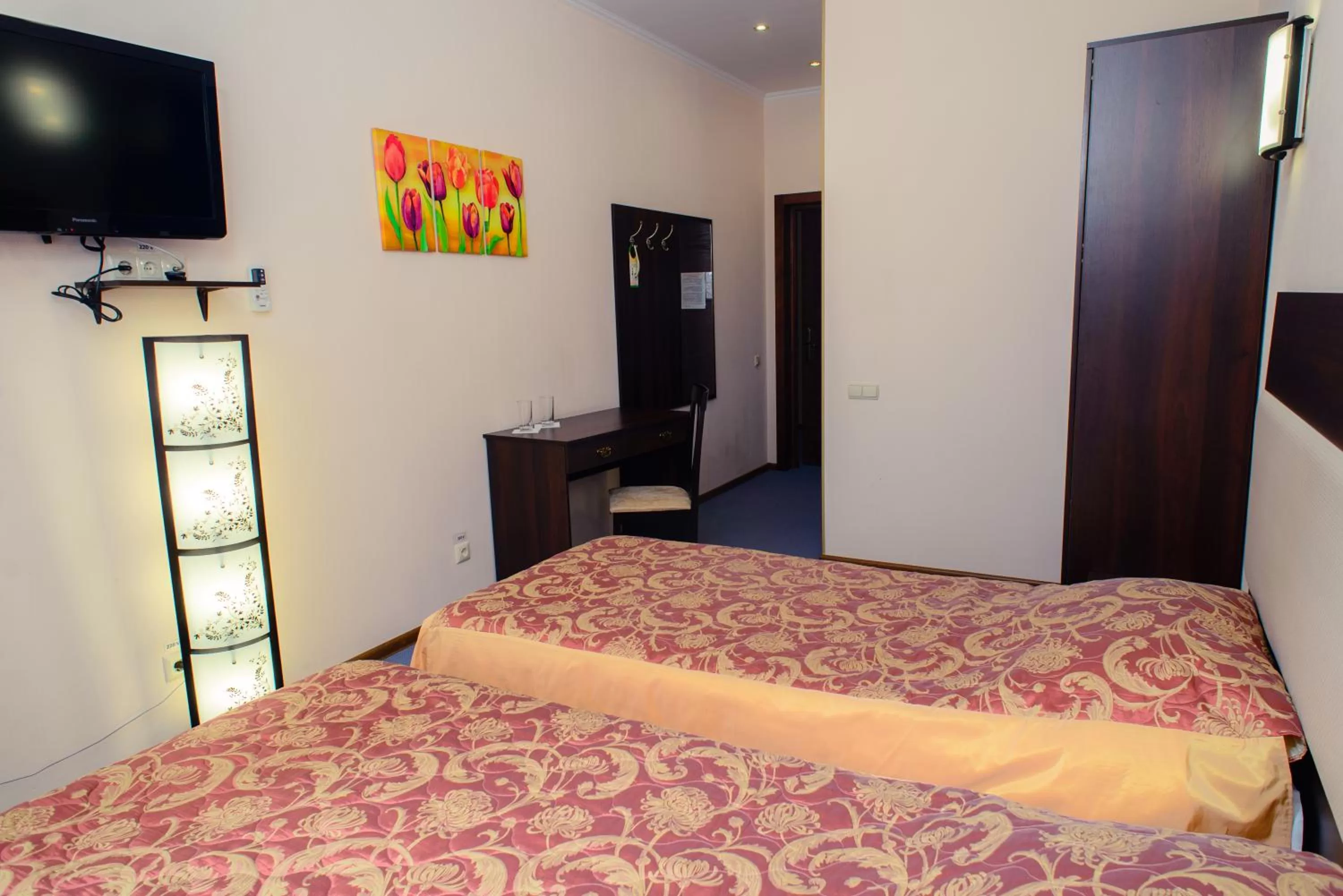 Classic Single Room with Extra Bed in Petrovskyi Brovar