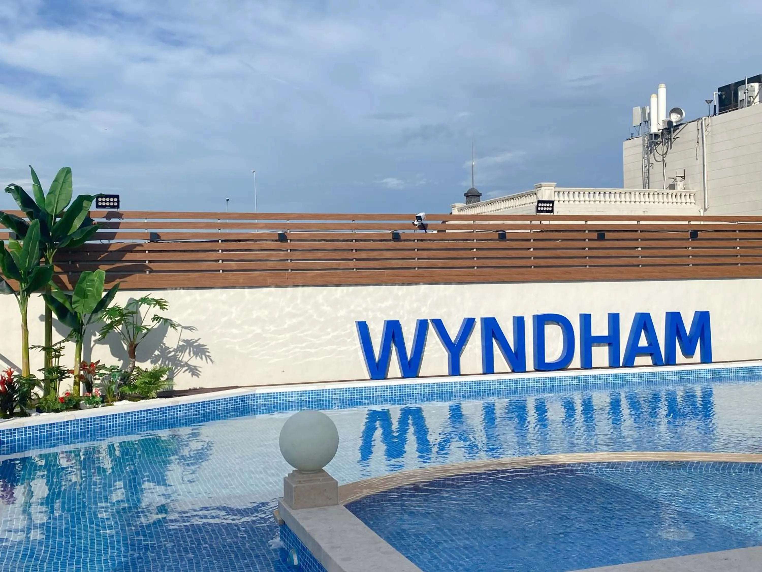 Swimming pool in Wyndham Shanghai Hongqiao