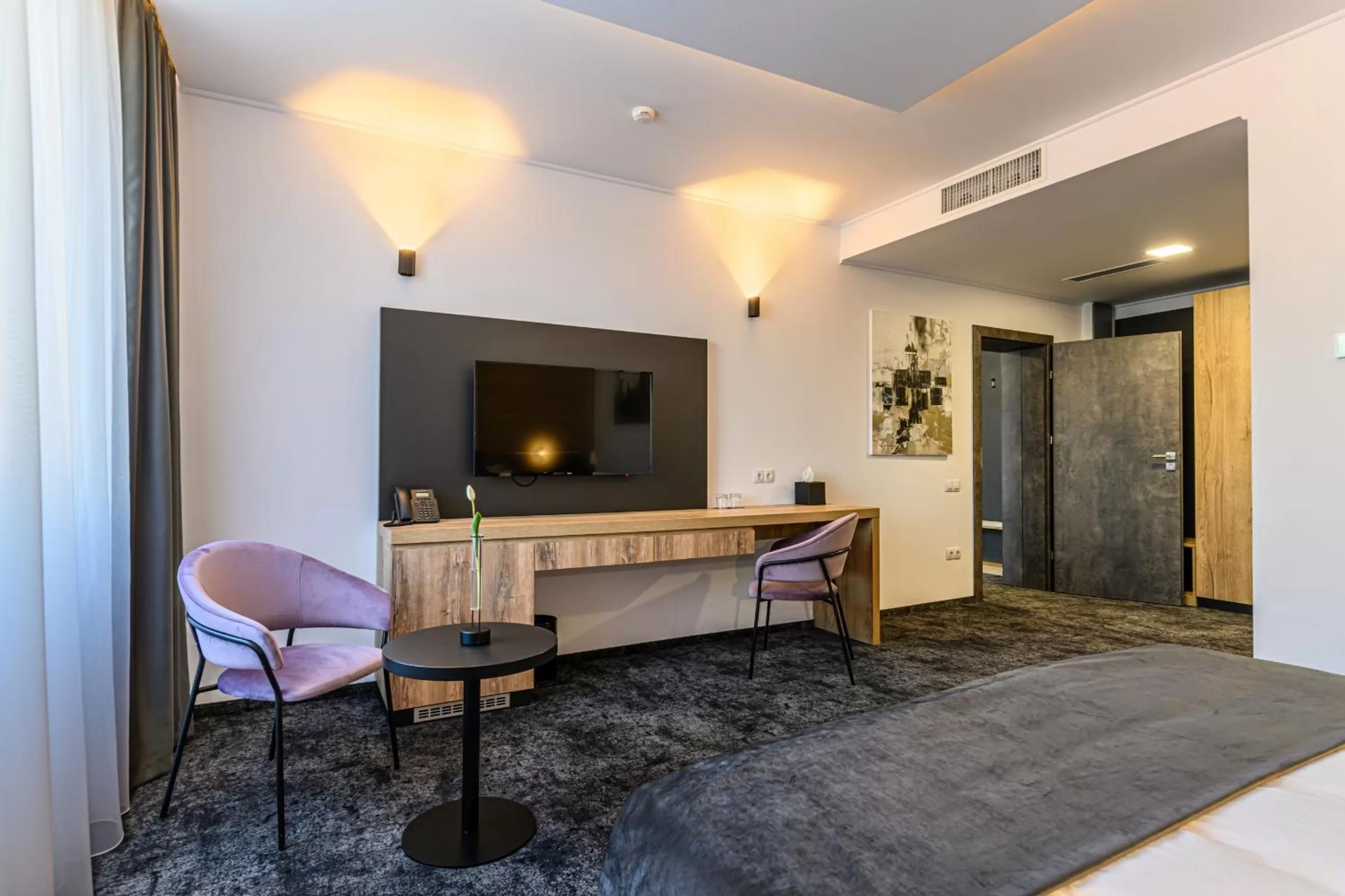 TV and multimedia in B THE HOTEL