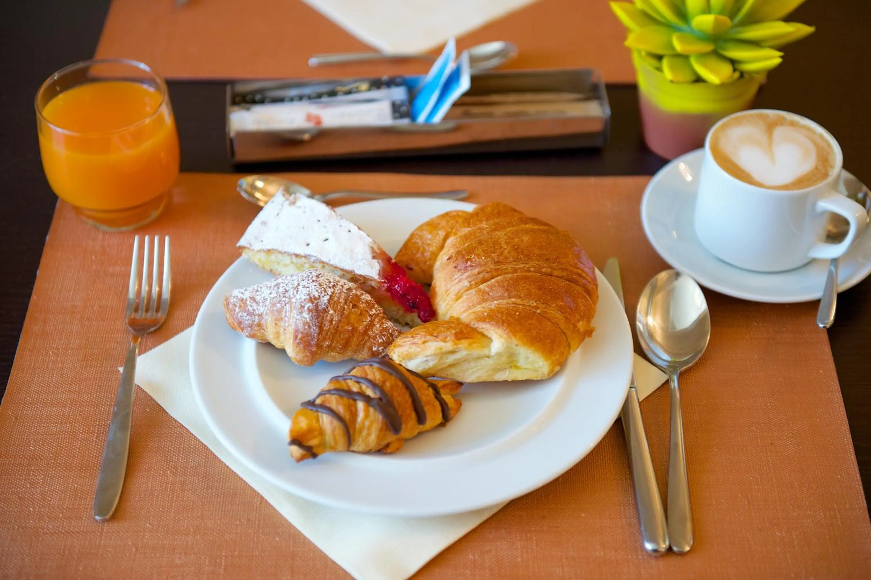 Buffet breakfast in Best Western Crystal Palace Hotel