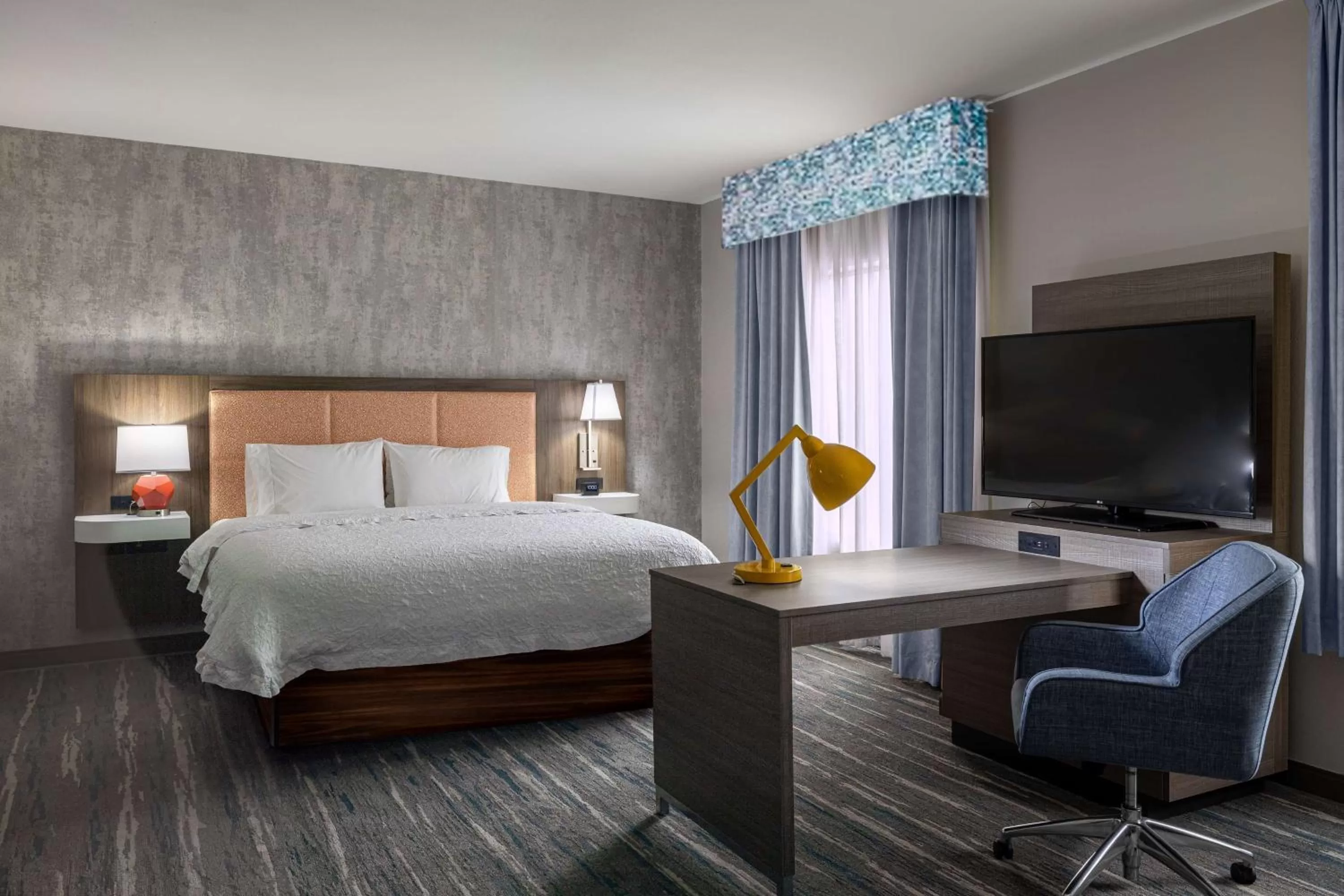 Bedroom, Bed in Hampton Inn Knoxville-West At Cedar Bluff