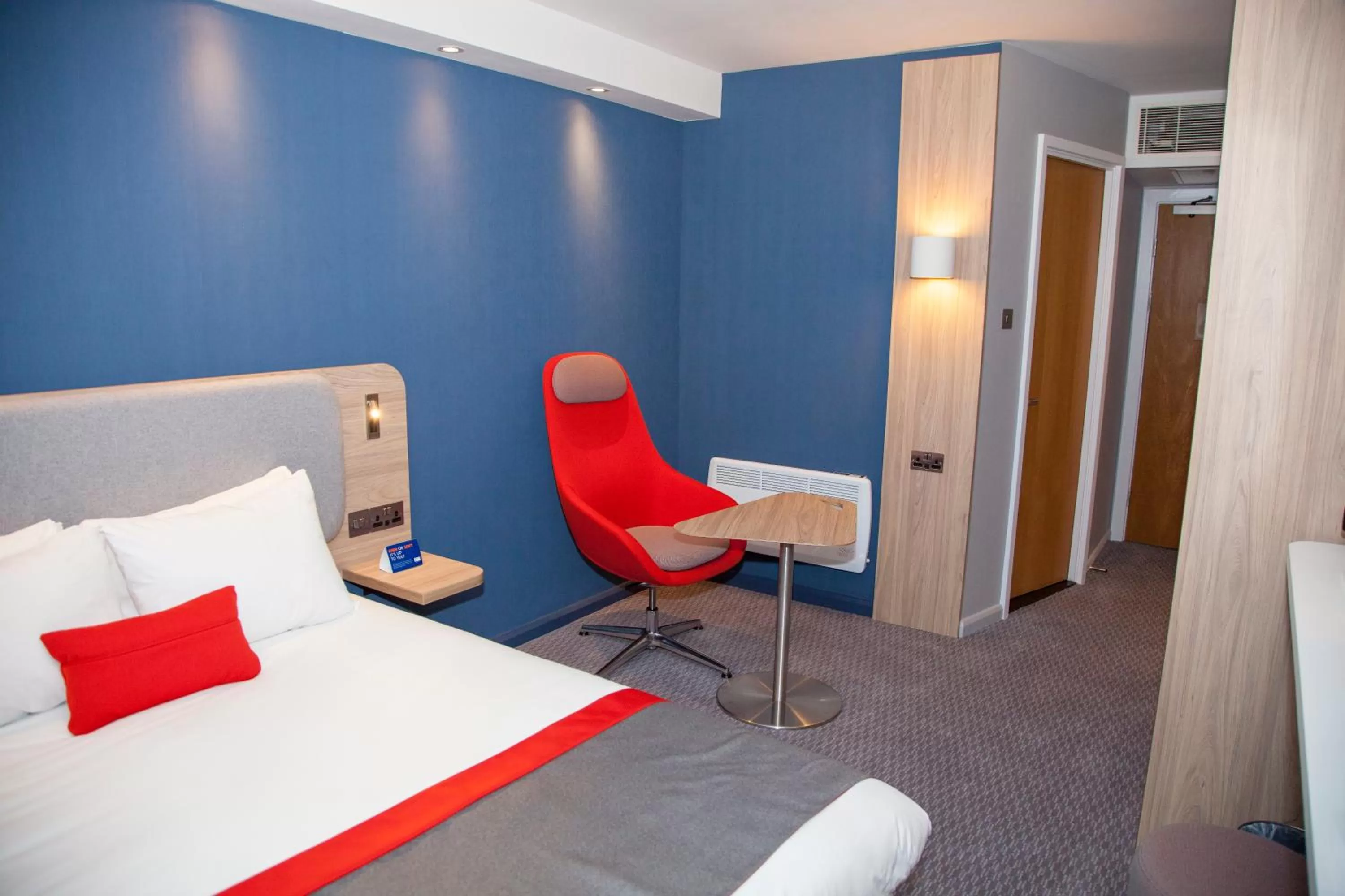 Photo of the whole room, Bed in Holiday Inn Express Cardiff Bay by IHG