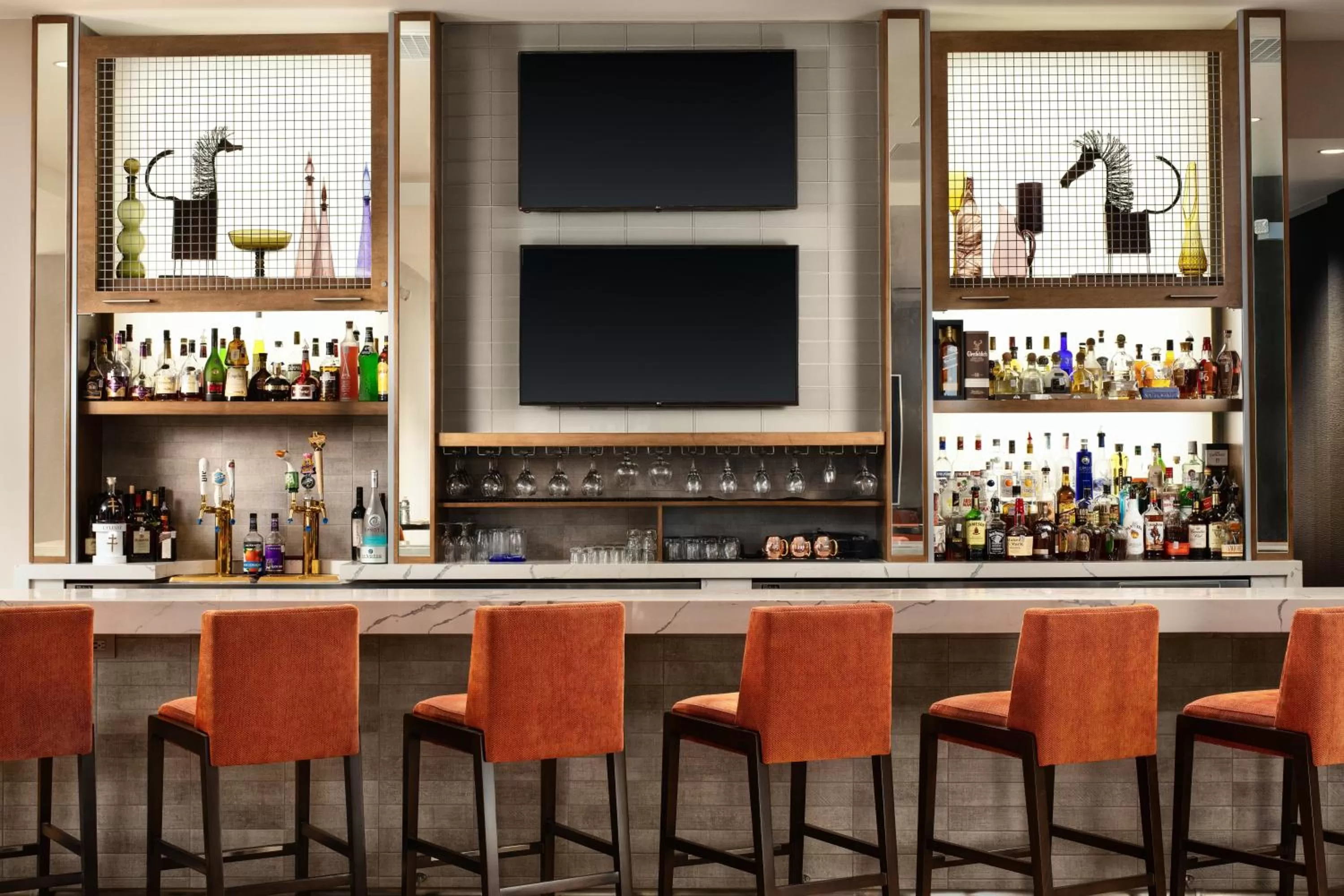 Lounge or bar in Crowne Plaza Dallas Market Ctr - Love Field, an IHG Hotel