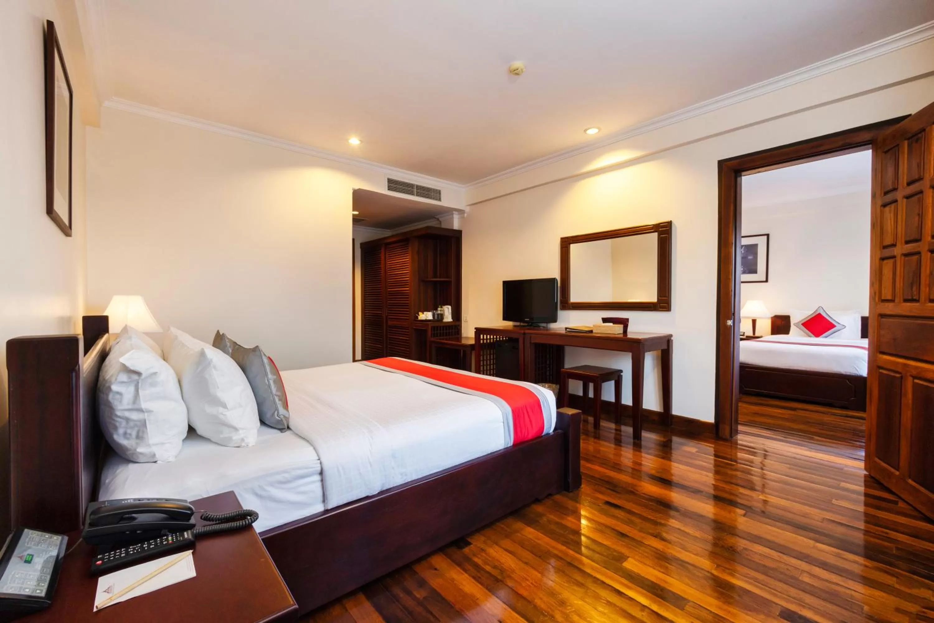 Photo of the whole room, Bed in Saem Siemreap Hotel