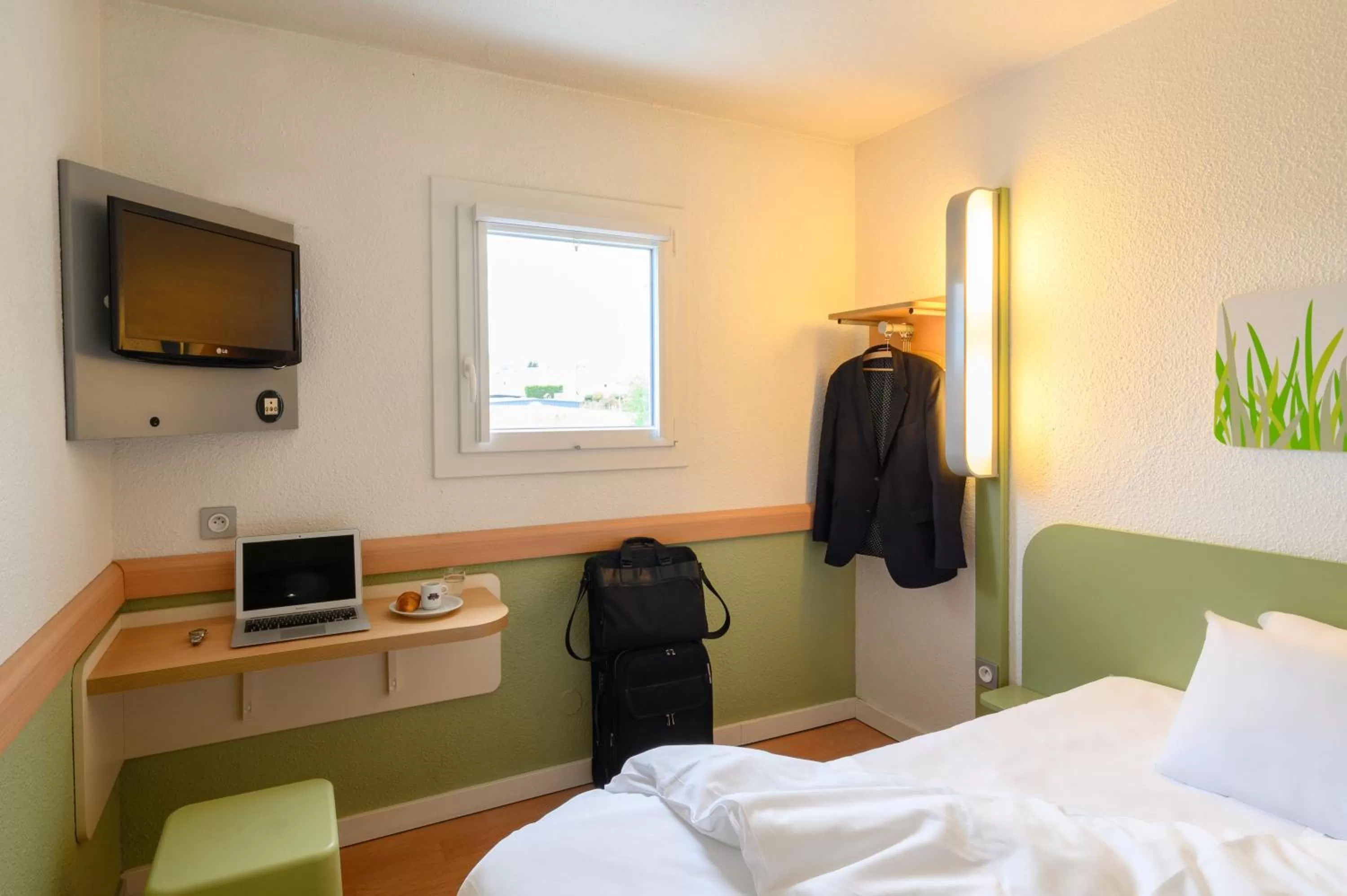 Bedroom, Bed in Ibis budget Saint-Étienne stade