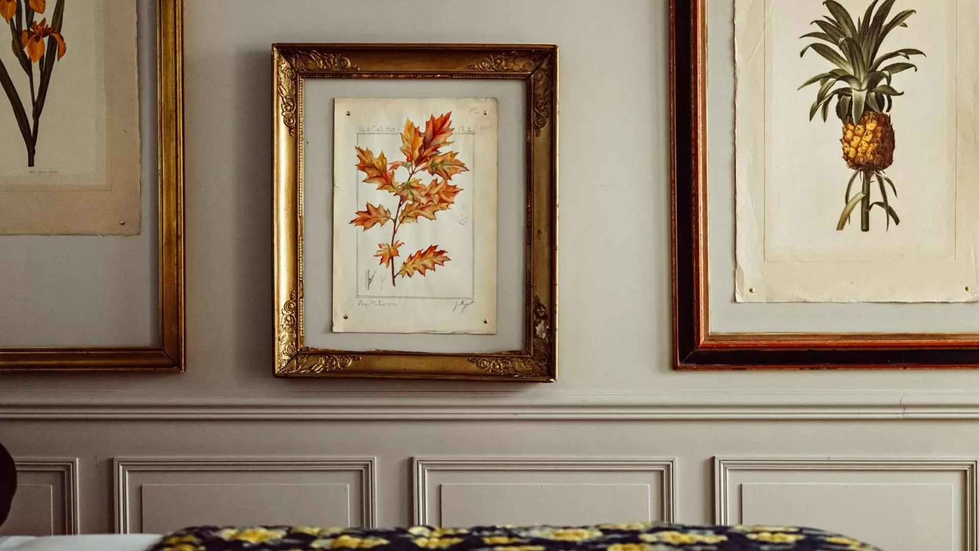 Decorative detail, Bed in Maison Saintonge