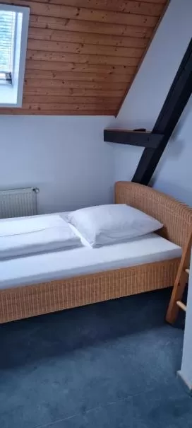 Bedroom, Bed in Hotel Zur Erholung & Restaurant Amme's Landhaus