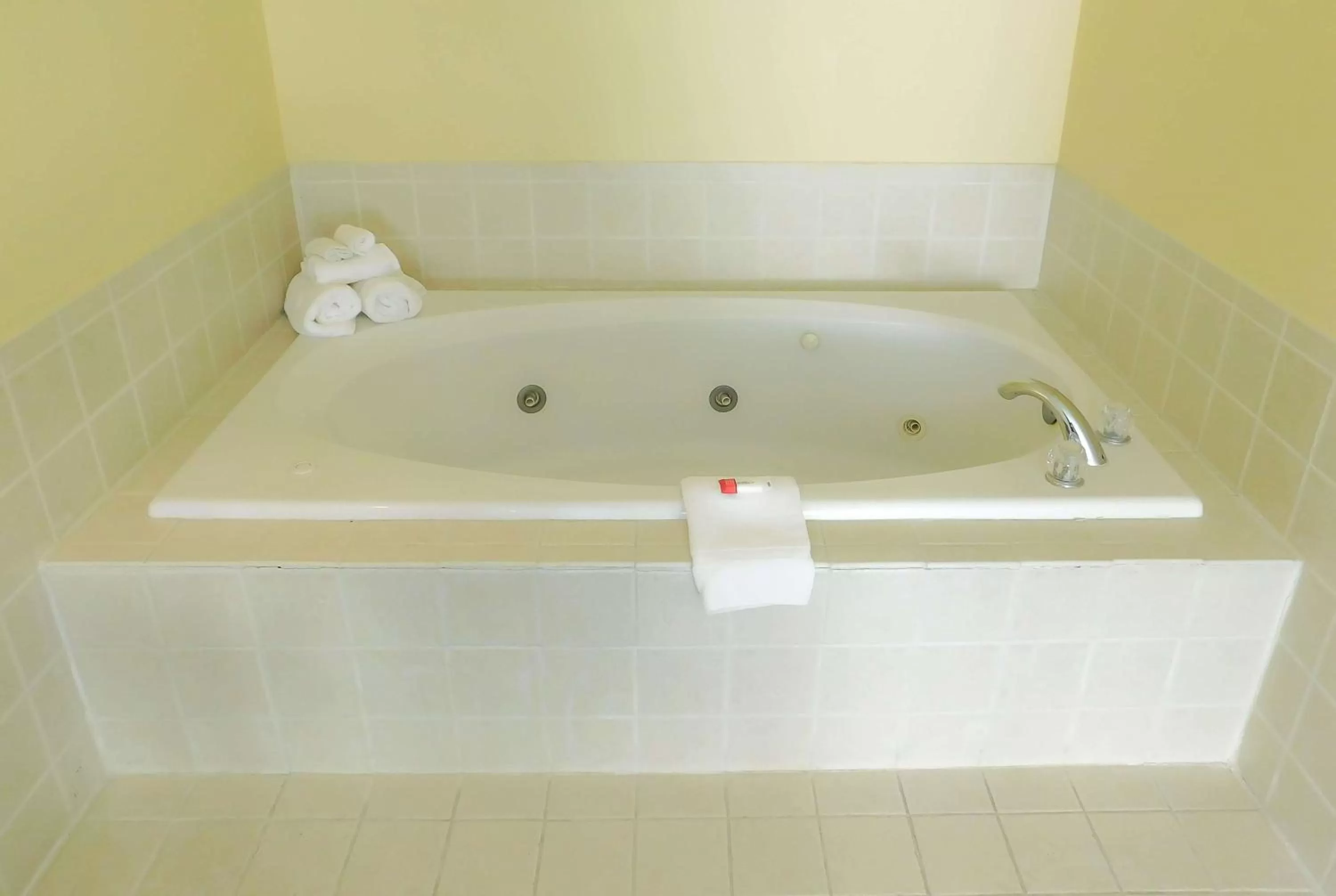 Photo of the whole room in Days Inn & Suites by Wyndham Pocahontas