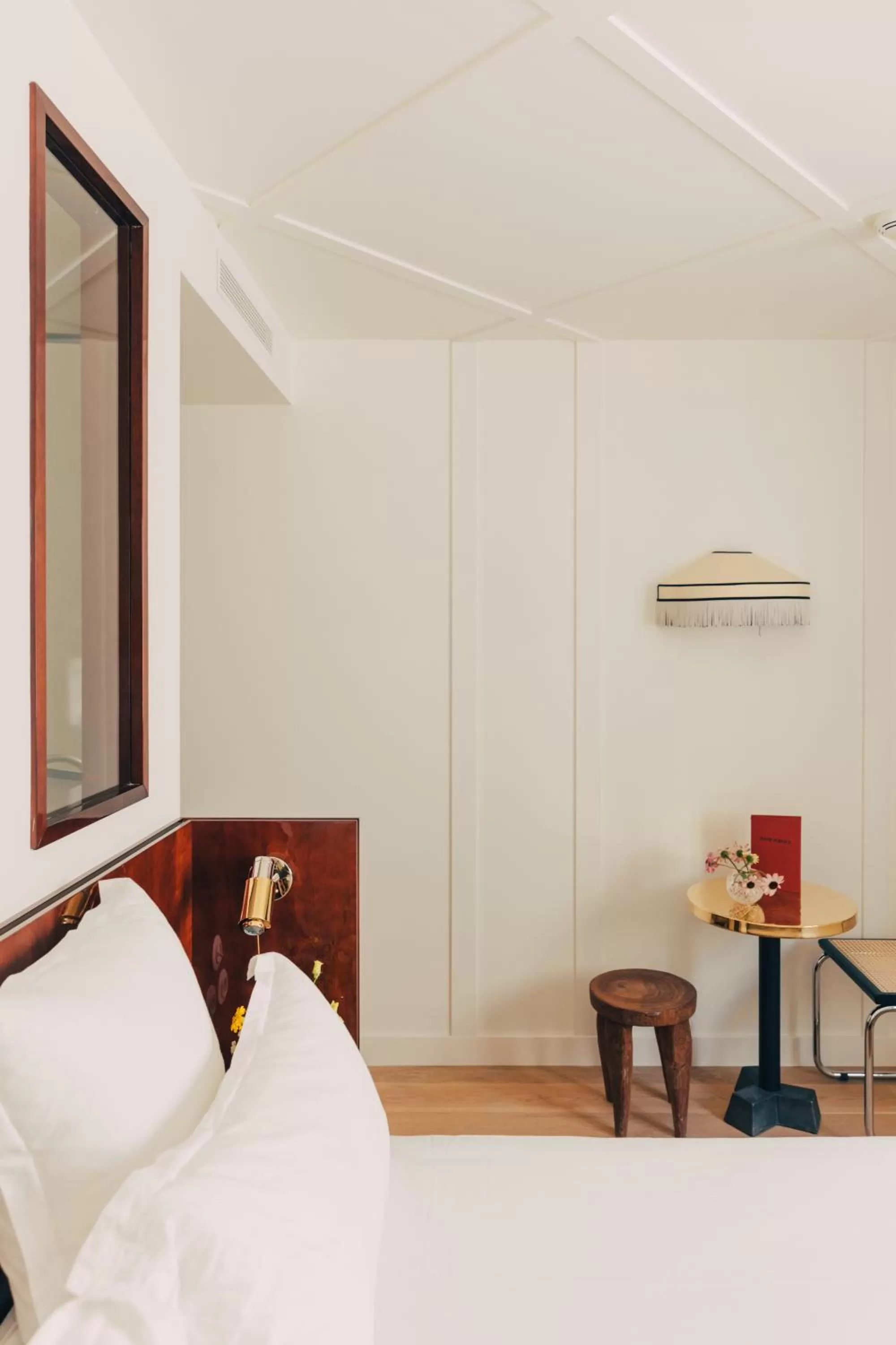 Street view, Bed in Hôtel Wallace Paris, a Member of Design Hotels