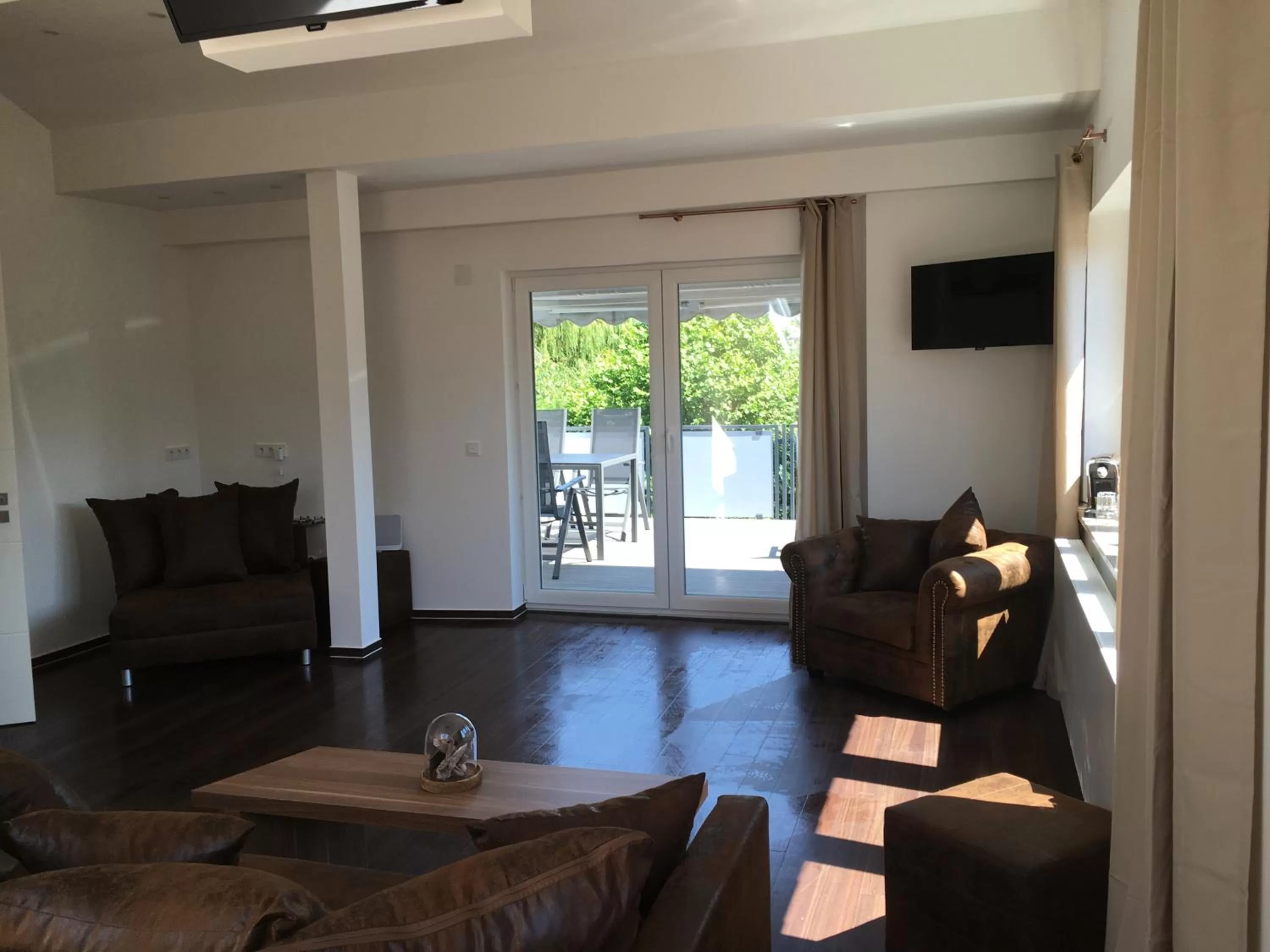 Photo of the whole room in Seaside-Townhouse