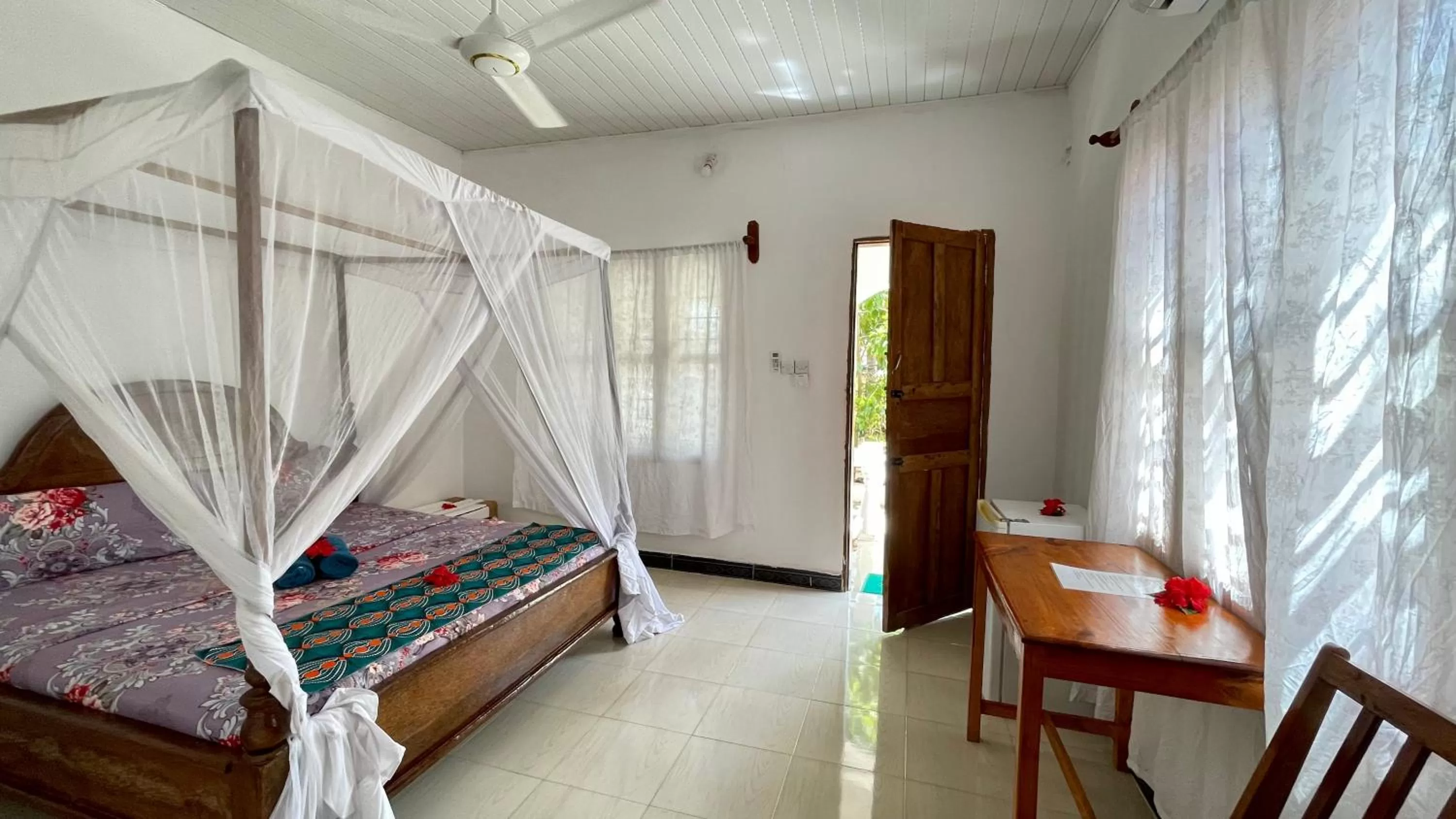 Photo of the whole room, Bed in Kihori Nungwi