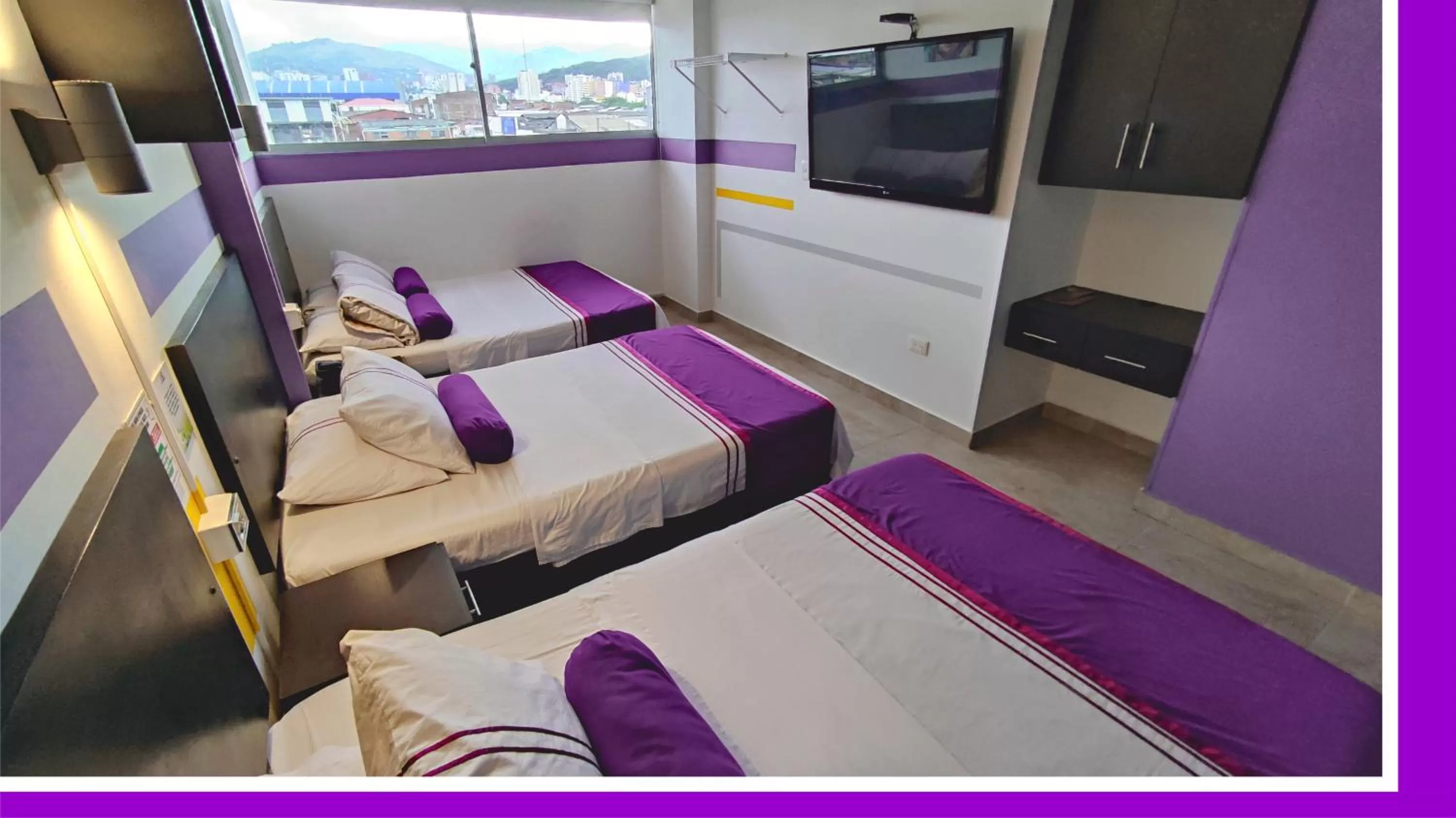 City view, Bed in HOTEL COLOURS Cali