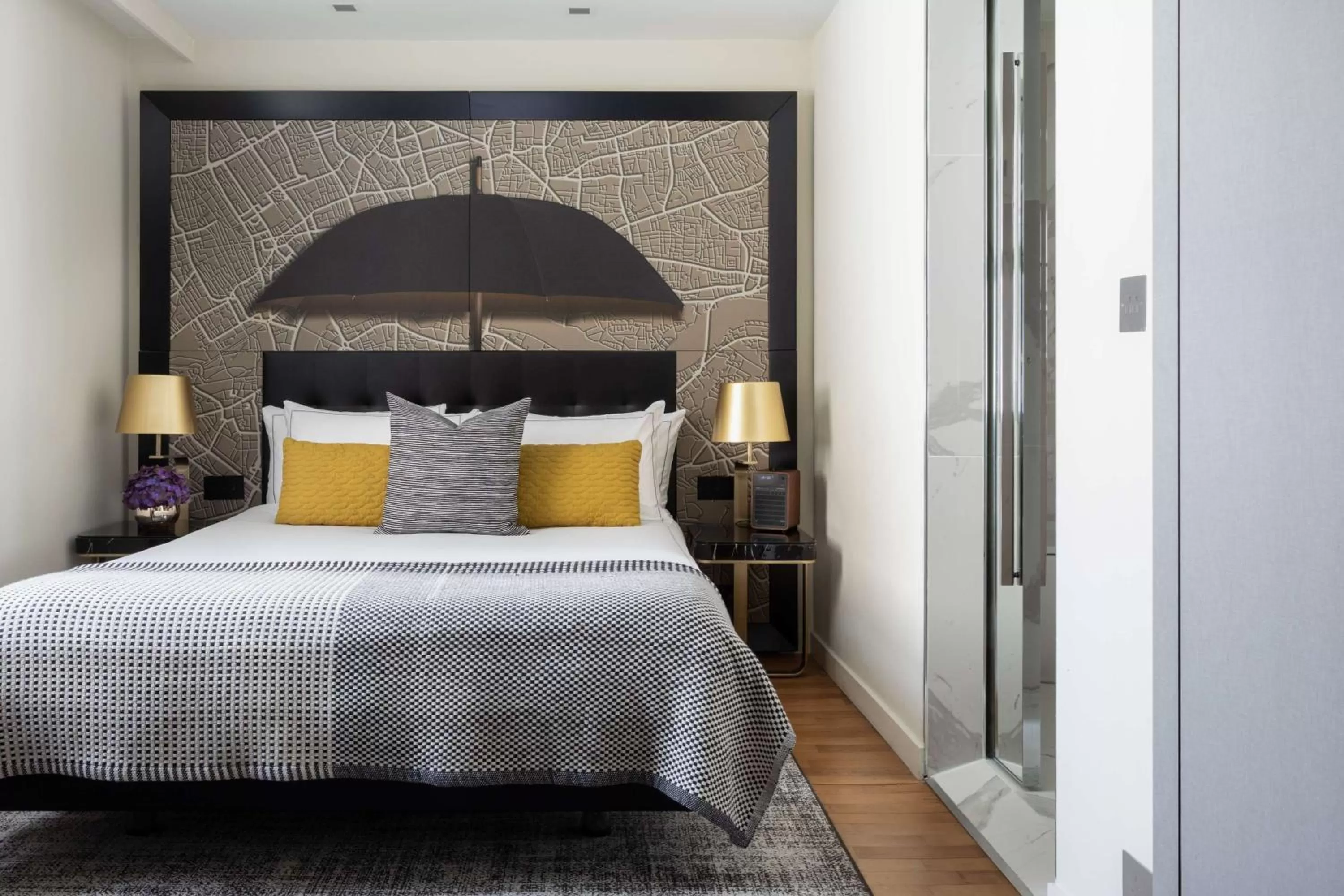 Photo of the whole room, Bed in Holmes Hotel London