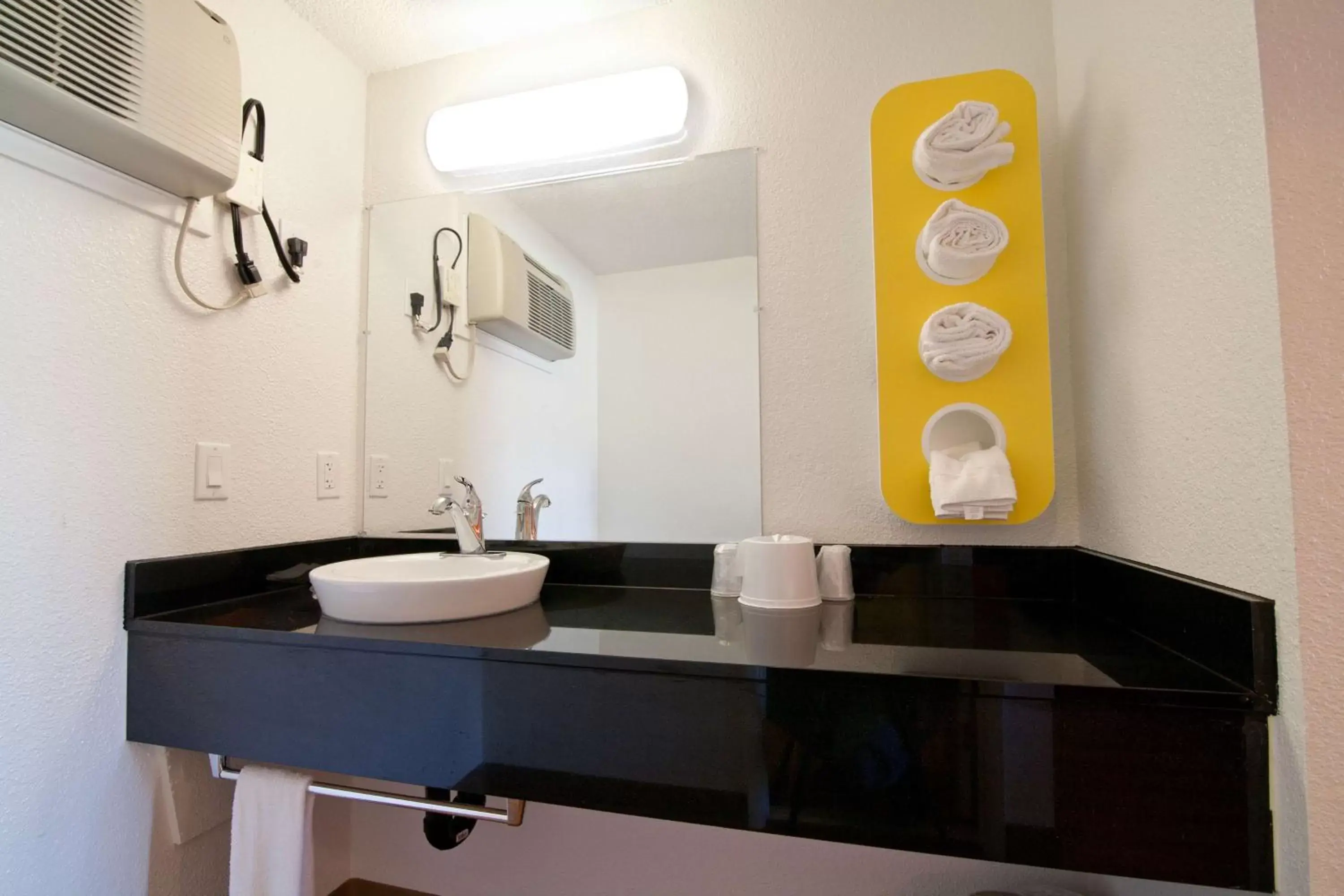 King Room - Smoking in Motel 6-Bremerton, WA King Room - Smoking in Motel 6-Bremerton, WA