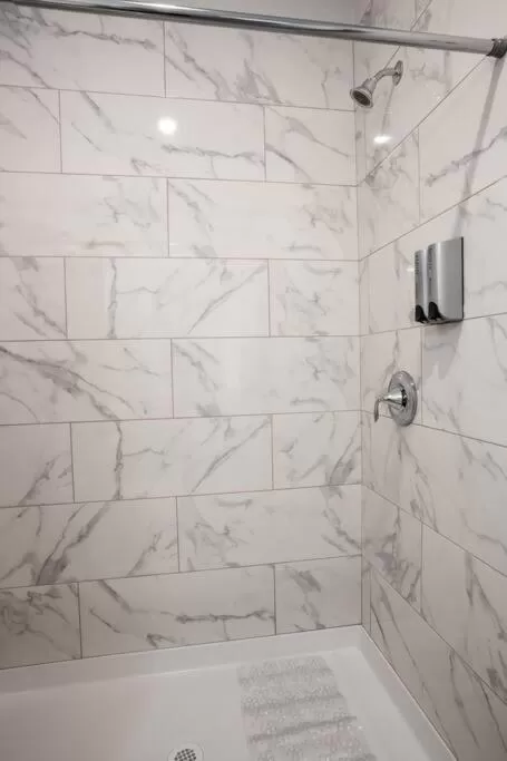 Bathroom in One Bedroom Apartment with Luxurious Furnitures