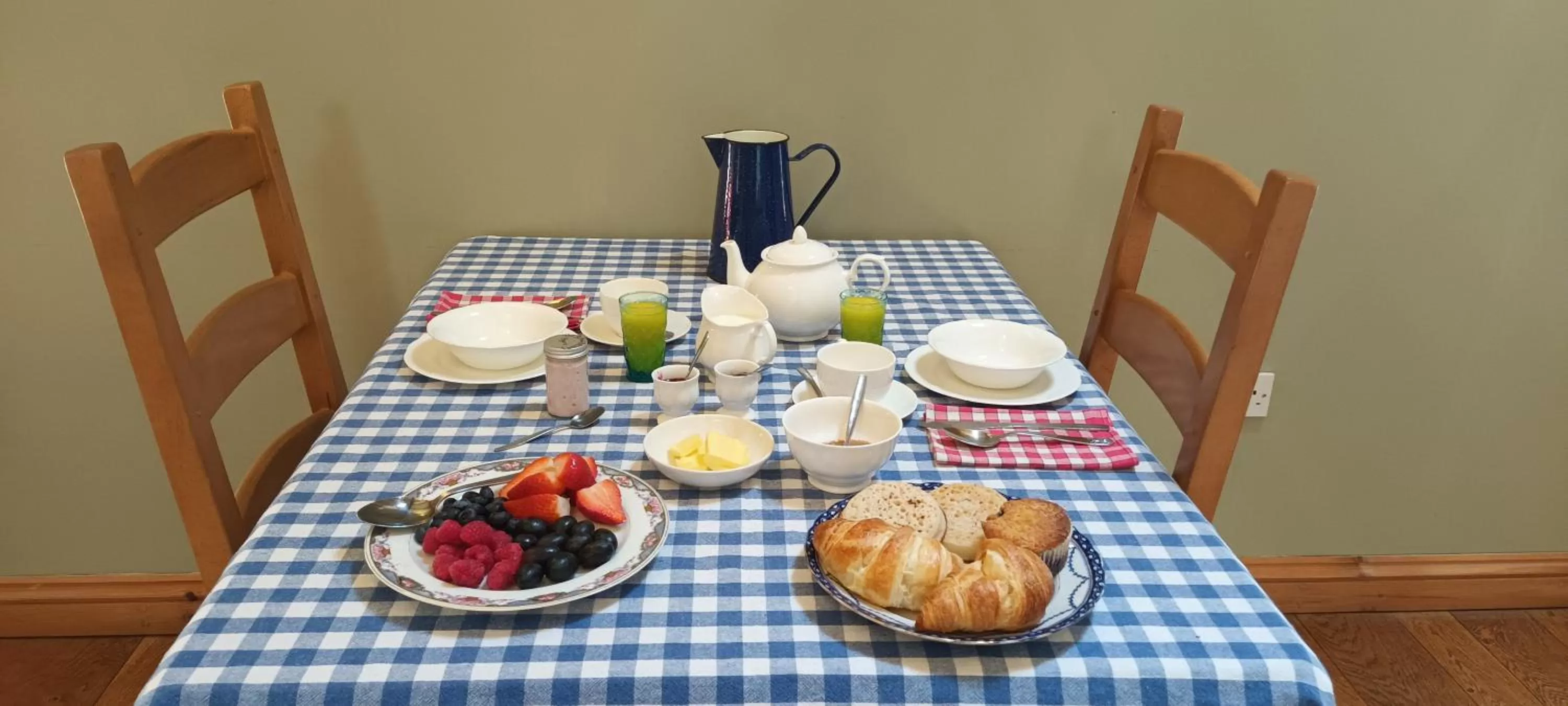 Breakfast in Henllys Estate B and B