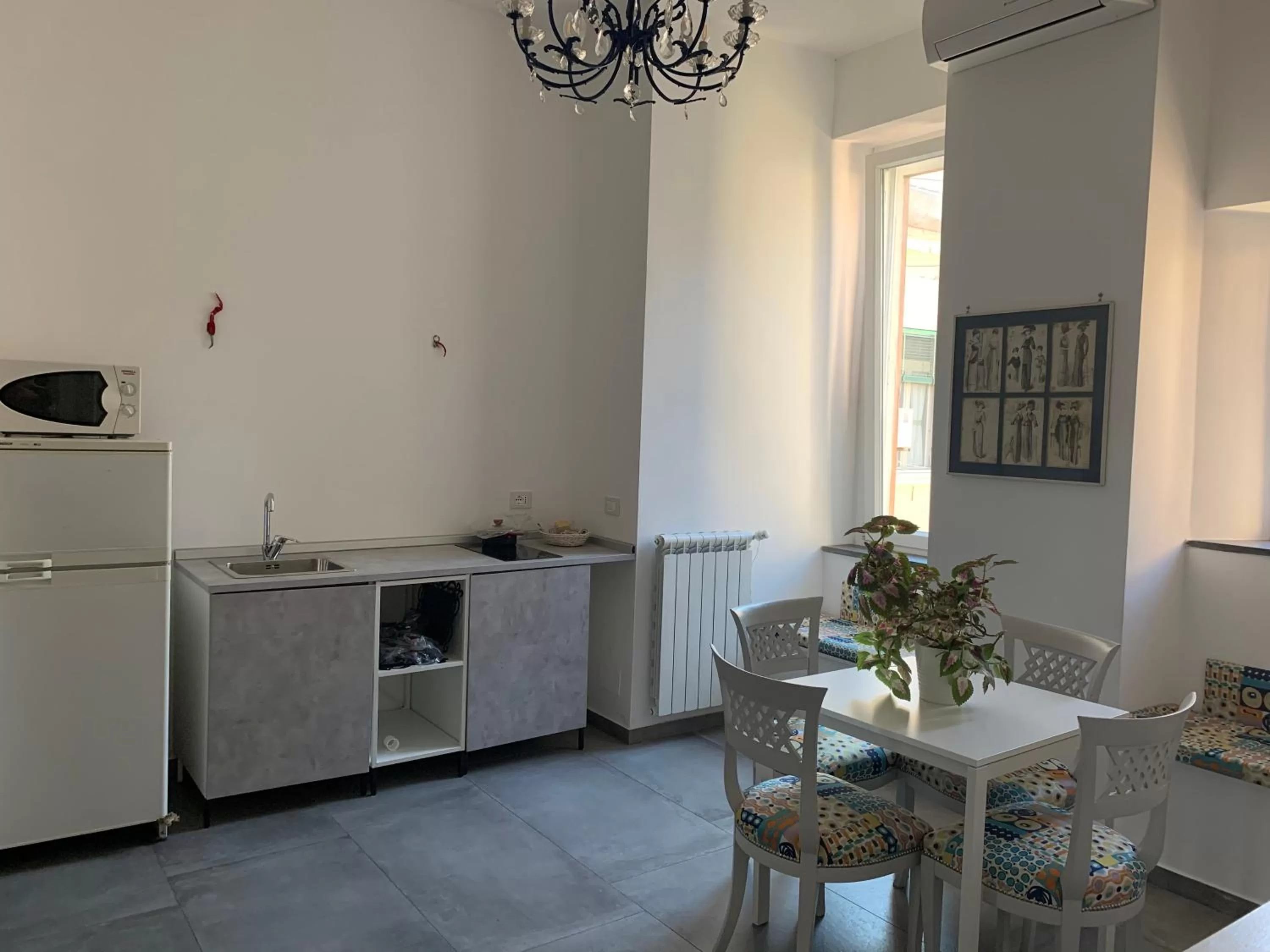 Kitchen or kitchenette in Specchio di Parthenope B&B