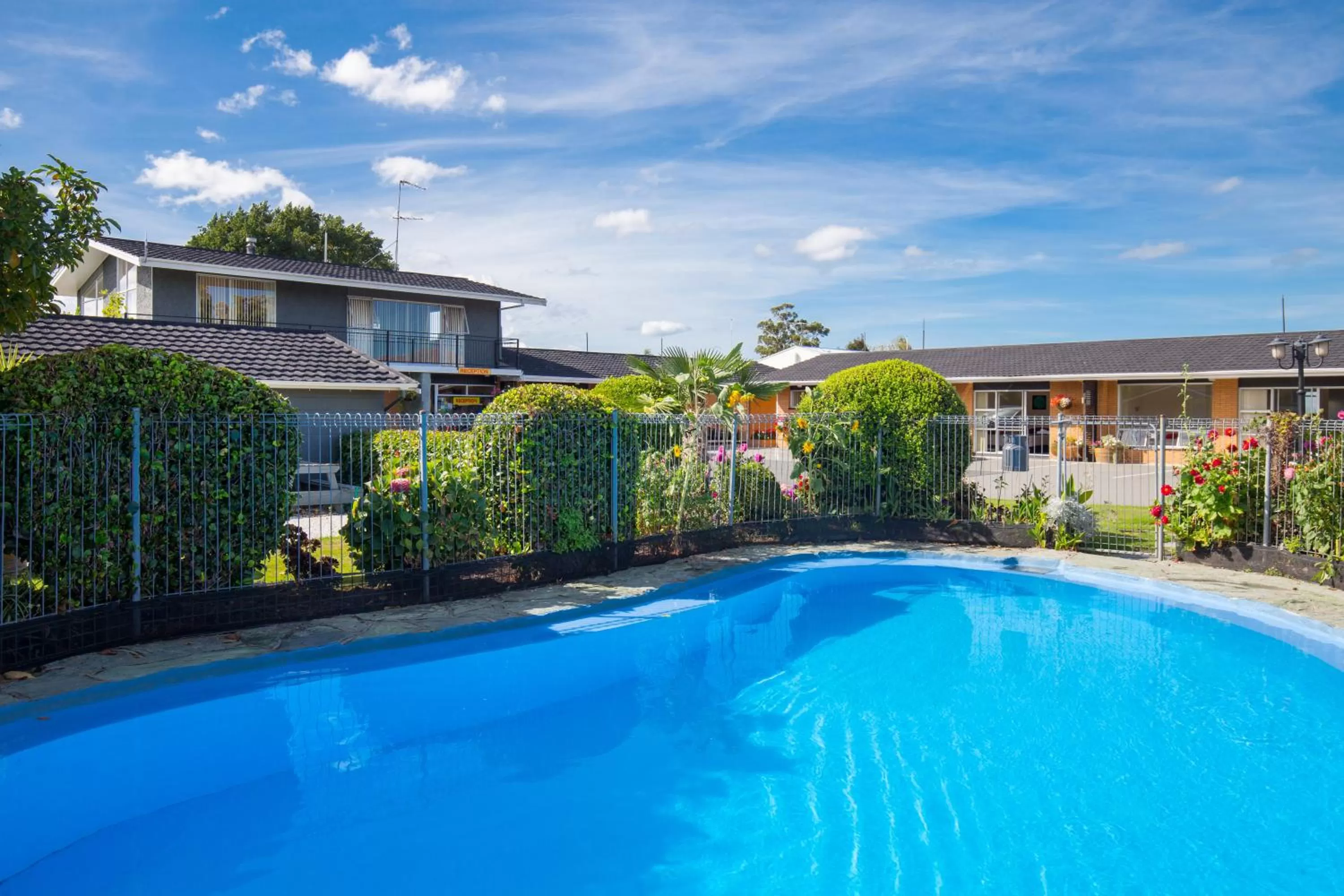 Swimming pool in Middle Park Motel