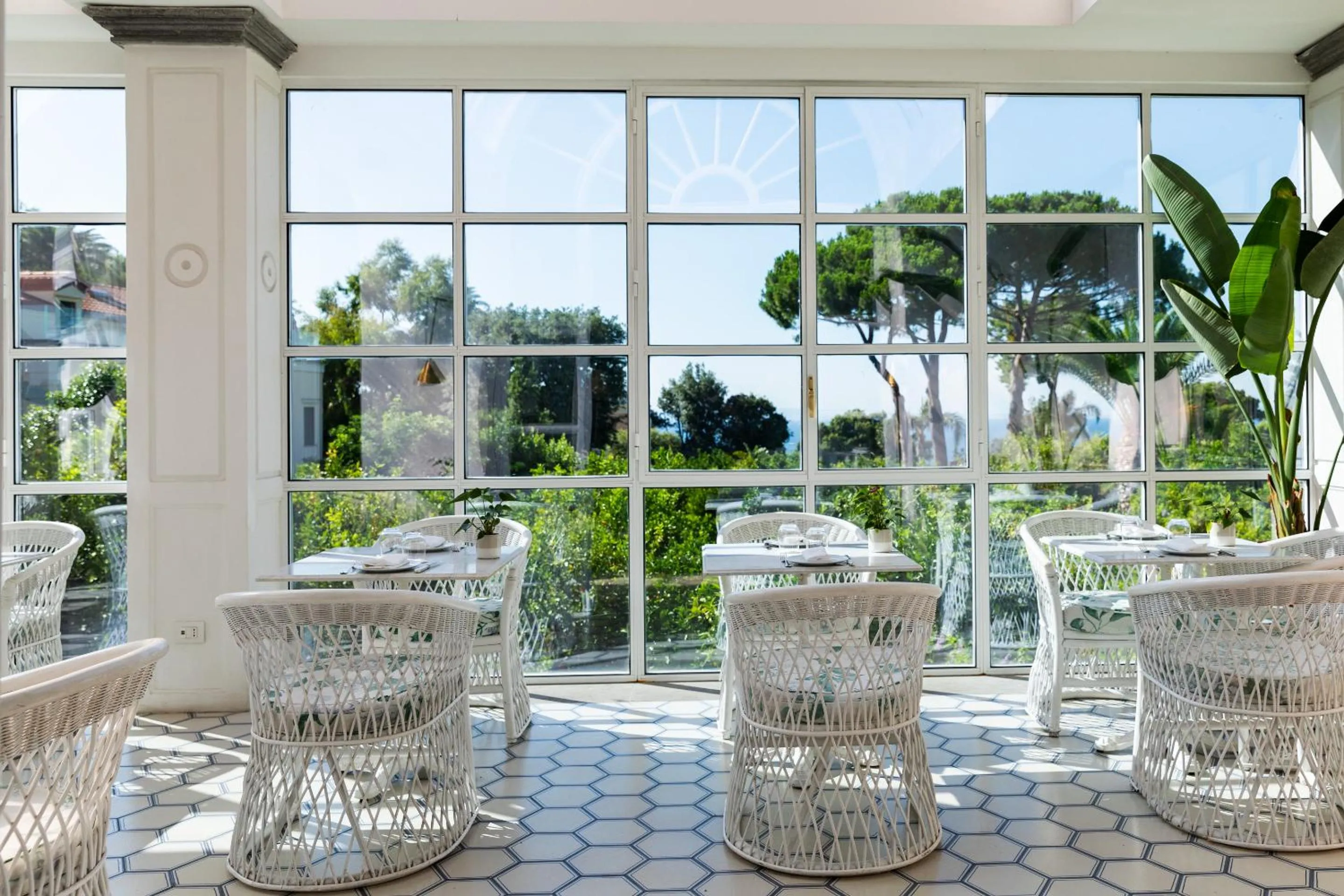 Restaurant/places to eat in Grand Hotel Cocumella