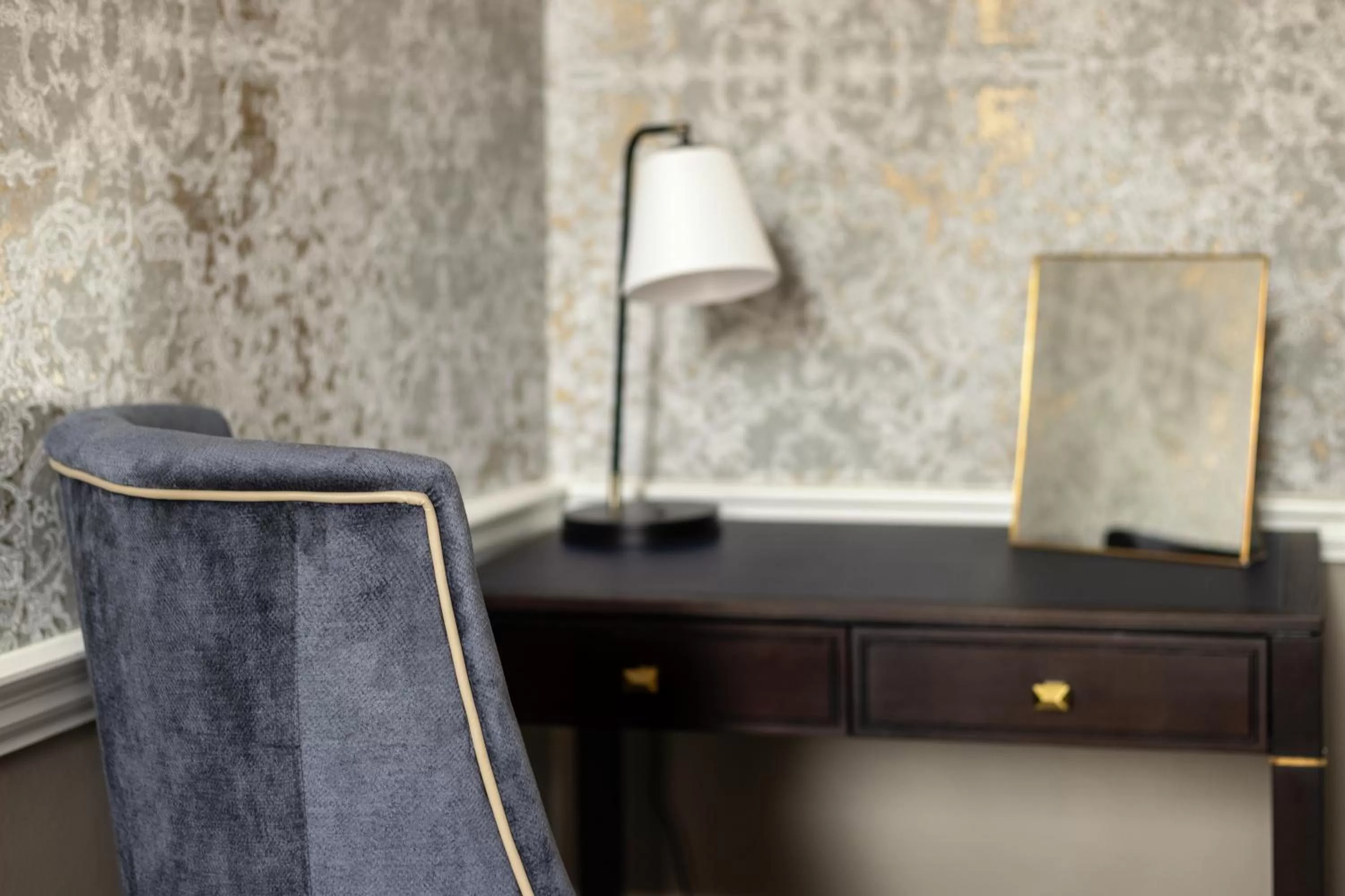 Seating area in Buxton Crescent