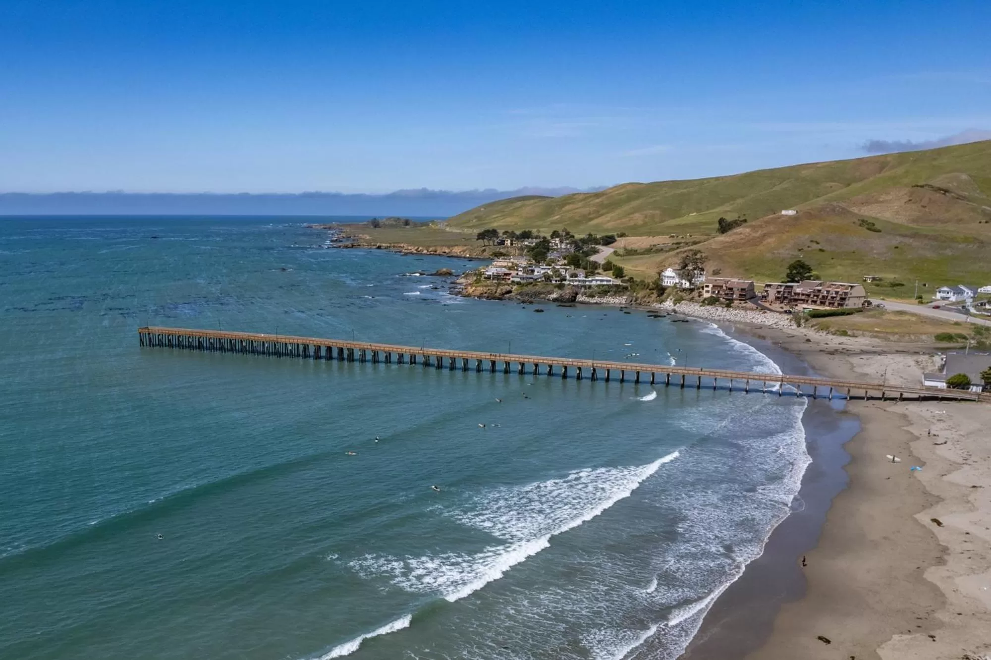 Nearby landmark in Shoreline Inn...on the beach