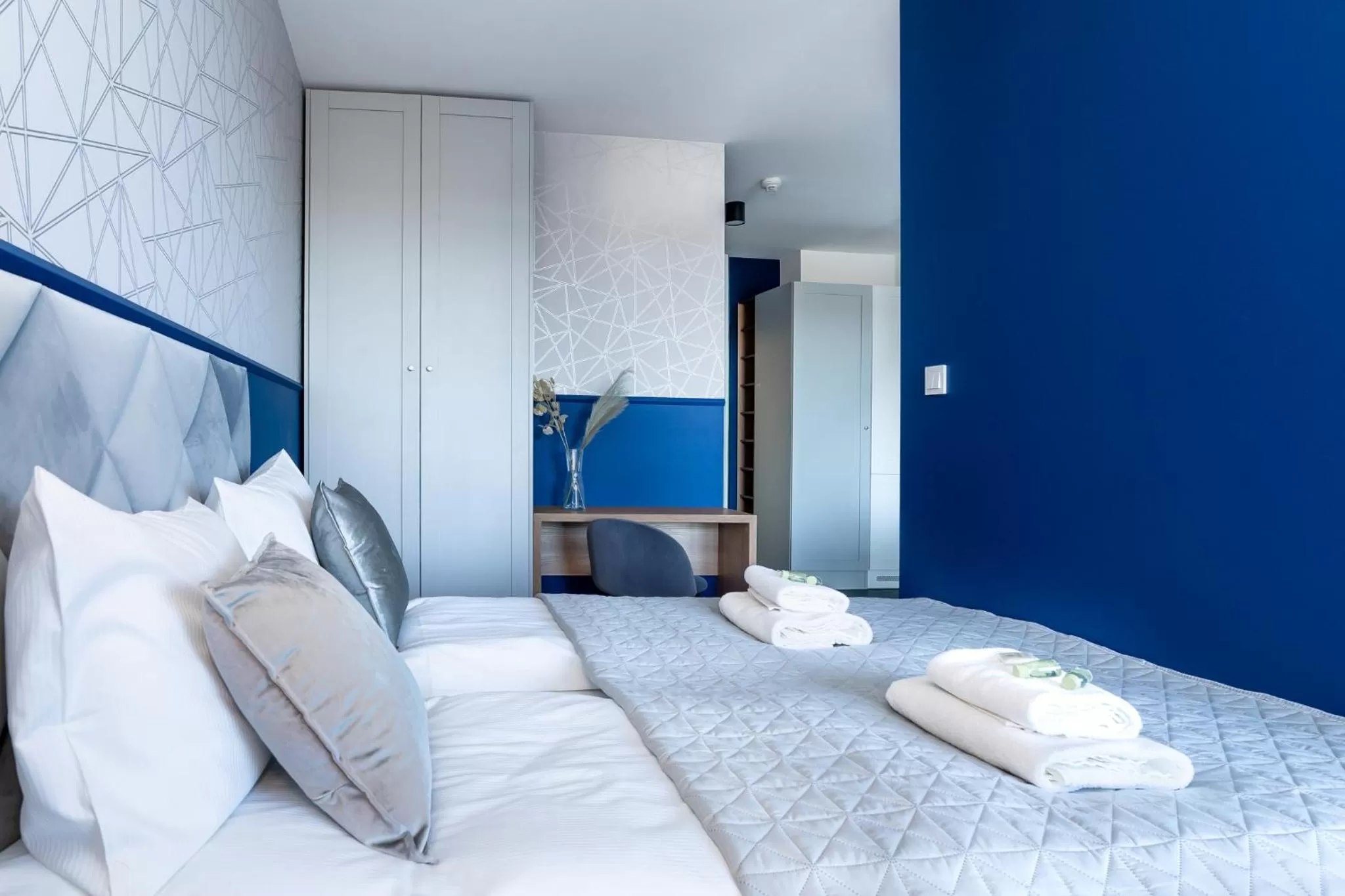 Bed in Symphony Modern Tower Apartamenty