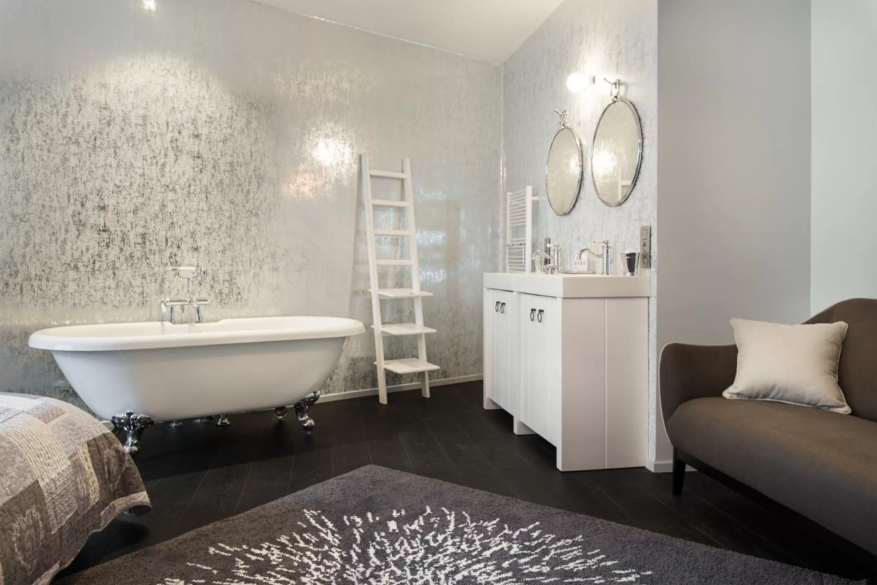 Bathroom, Bed in All In One