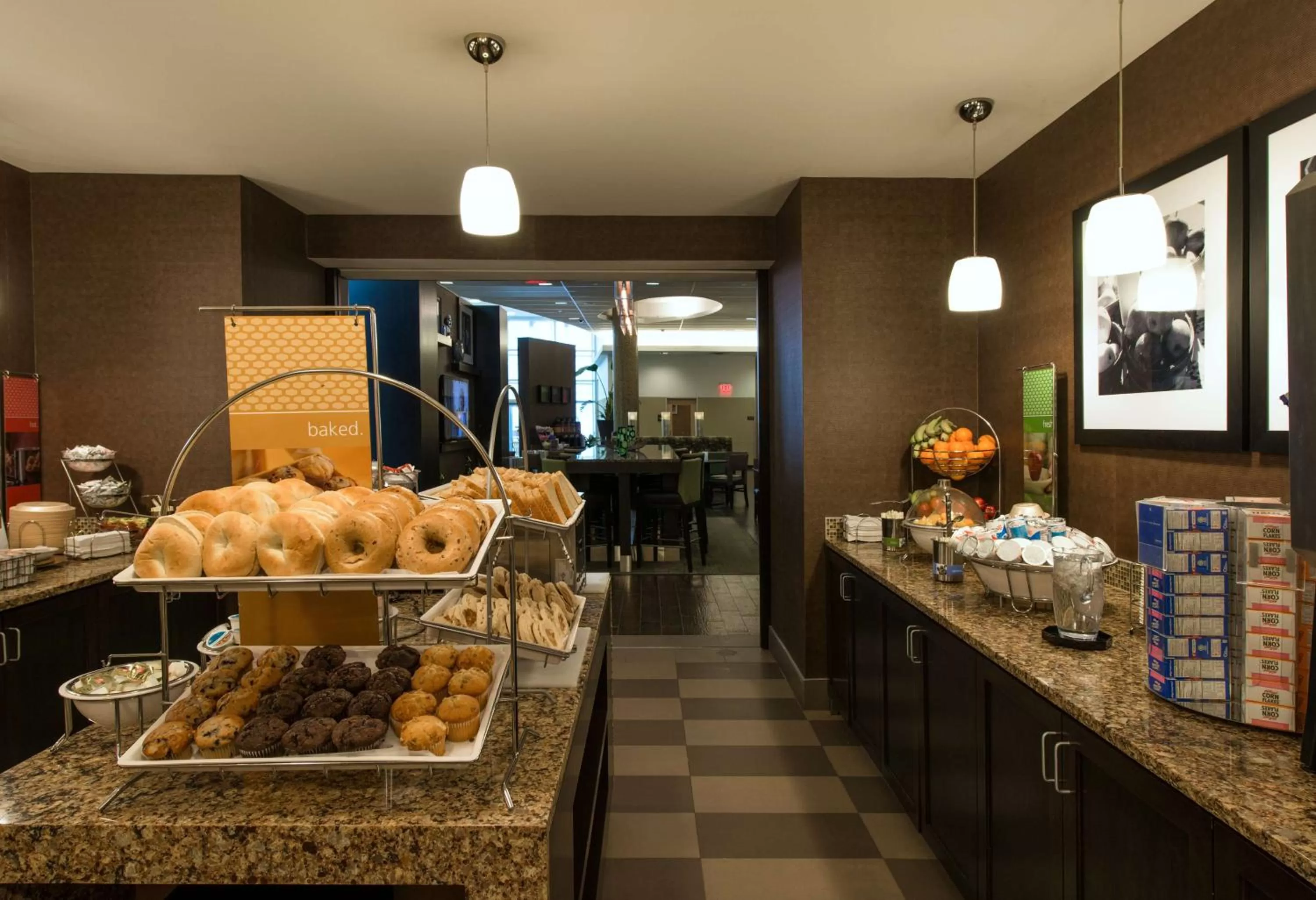 Restaurant/places to eat in Hampton Inn & Suites Boston Crosstown Center