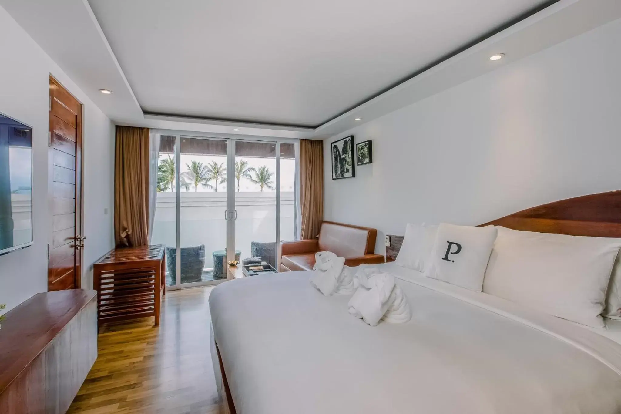 Deluxe Room in The Privilege Hotel Ezra Beach Club Deluxe Room in The Privilege Hotel Ezra Beach Club