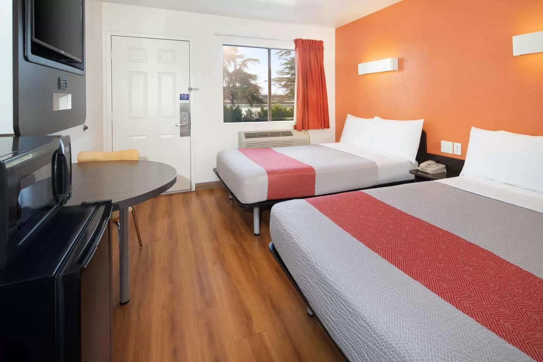 Bedroom, Bed in Motel 6-Arcadia, CA - Los Angeles - Pasadena Area