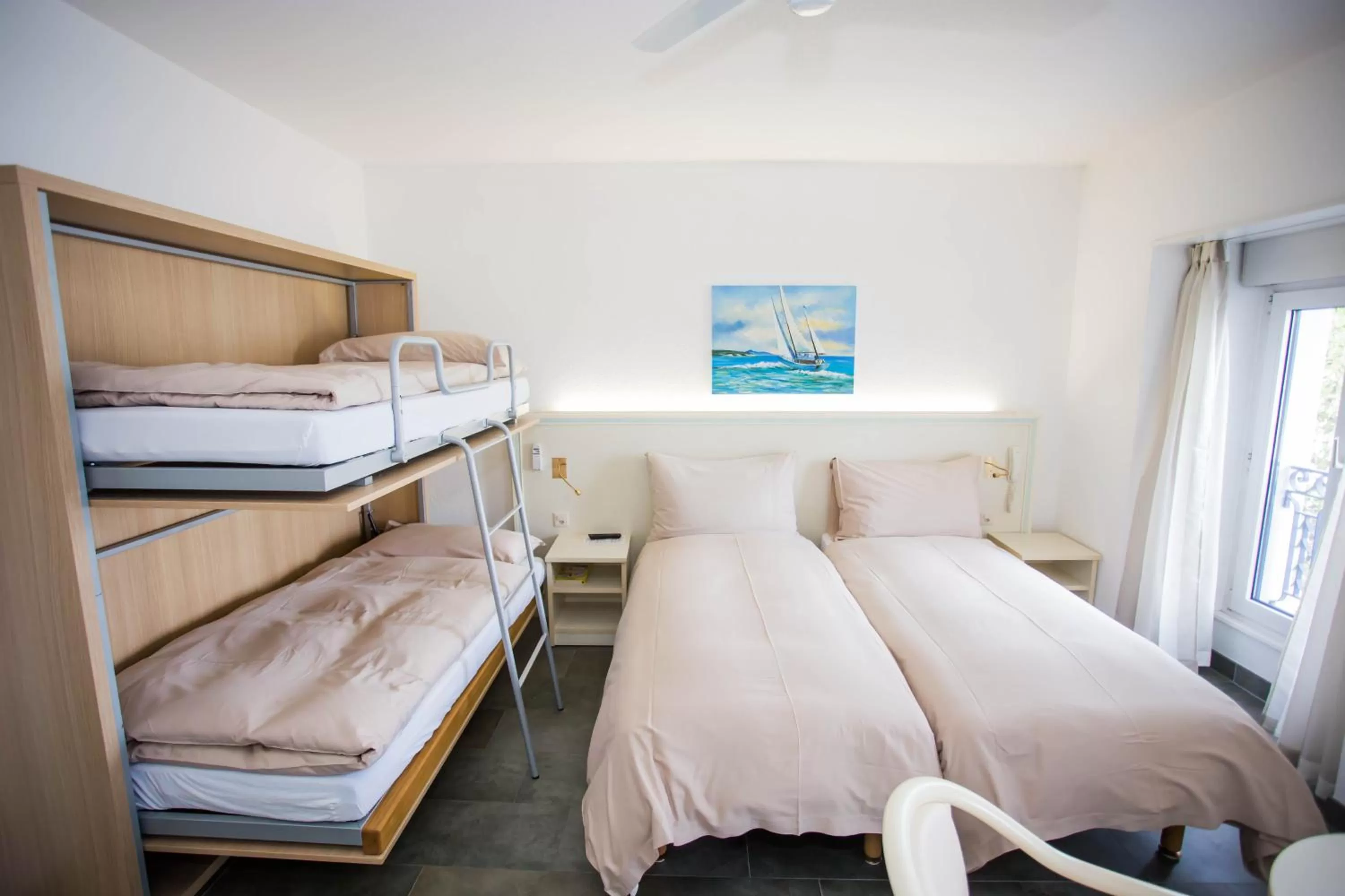 Bed in Hôtel du Port