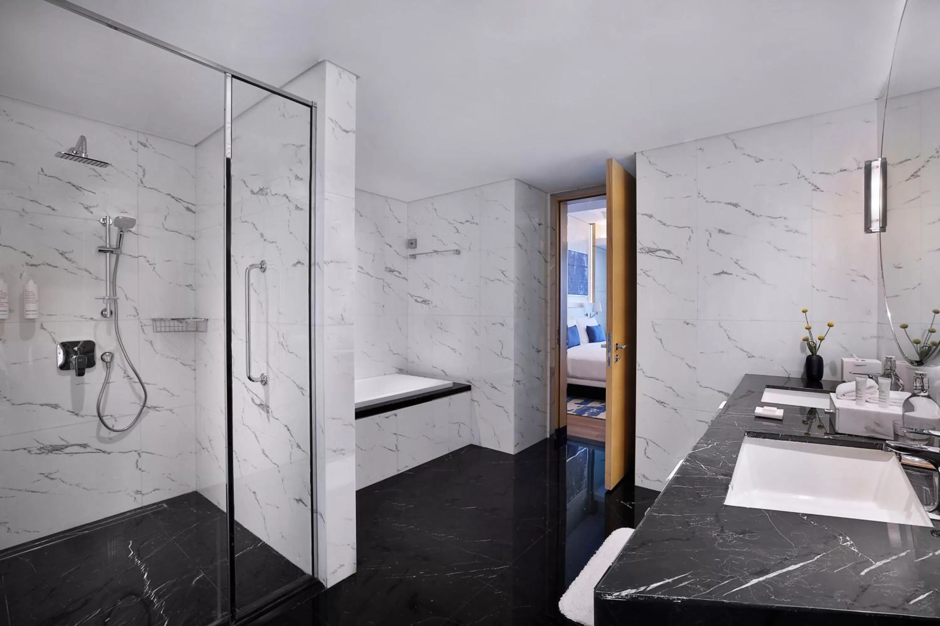 Bathroom in Marriott Resort Palm Jumeirah, Dubai