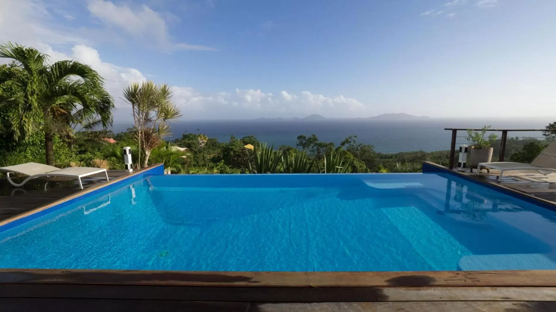 Swimming Pool in Villa Cajou (Chambre d'hôtes chez l'habitant)