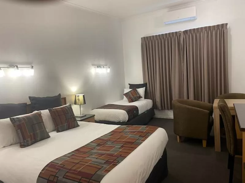 Bed in William Dutton Motel