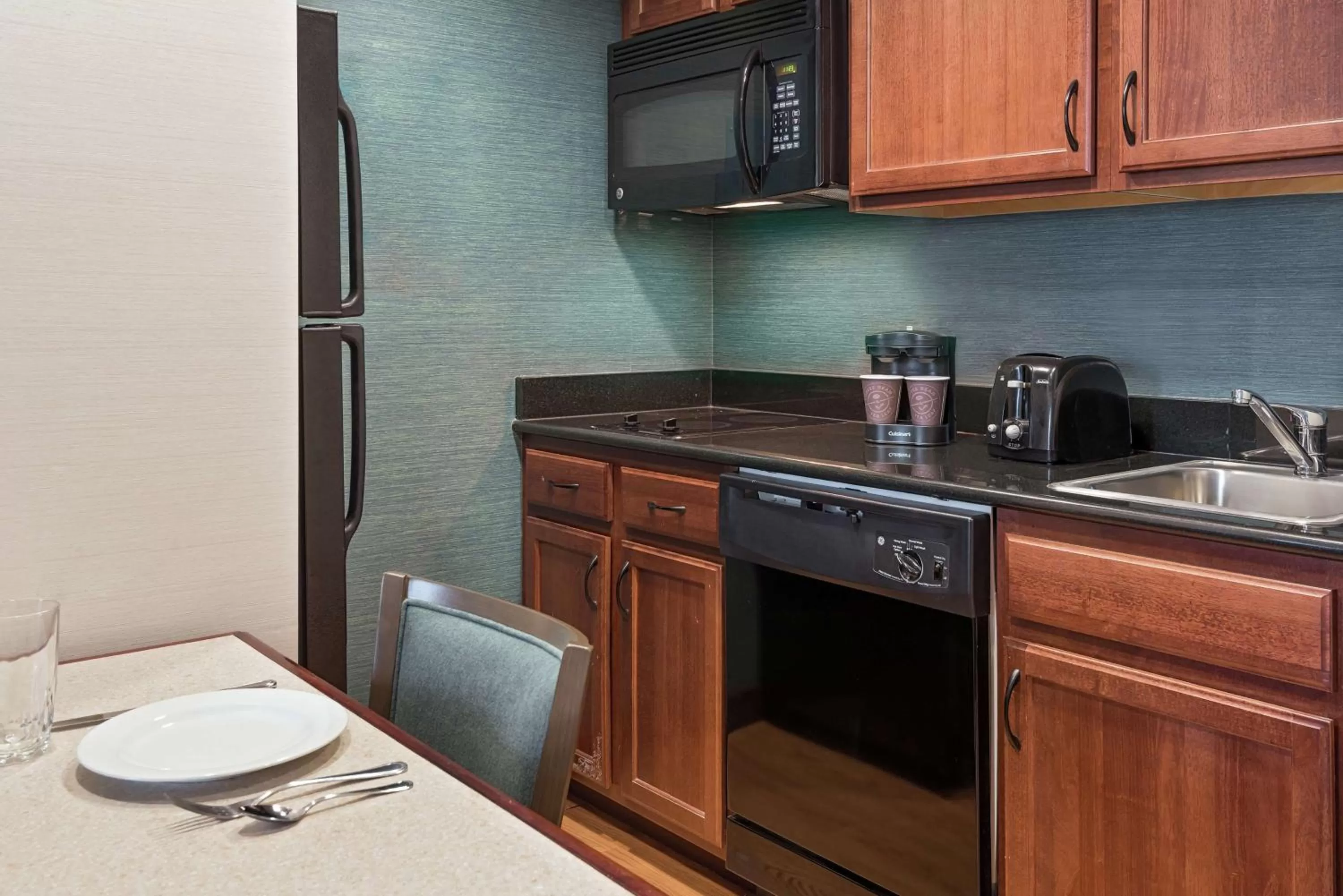 Kitchen or kitchenette in Homewood Suites by Hilton Cleveland-Beachwood
