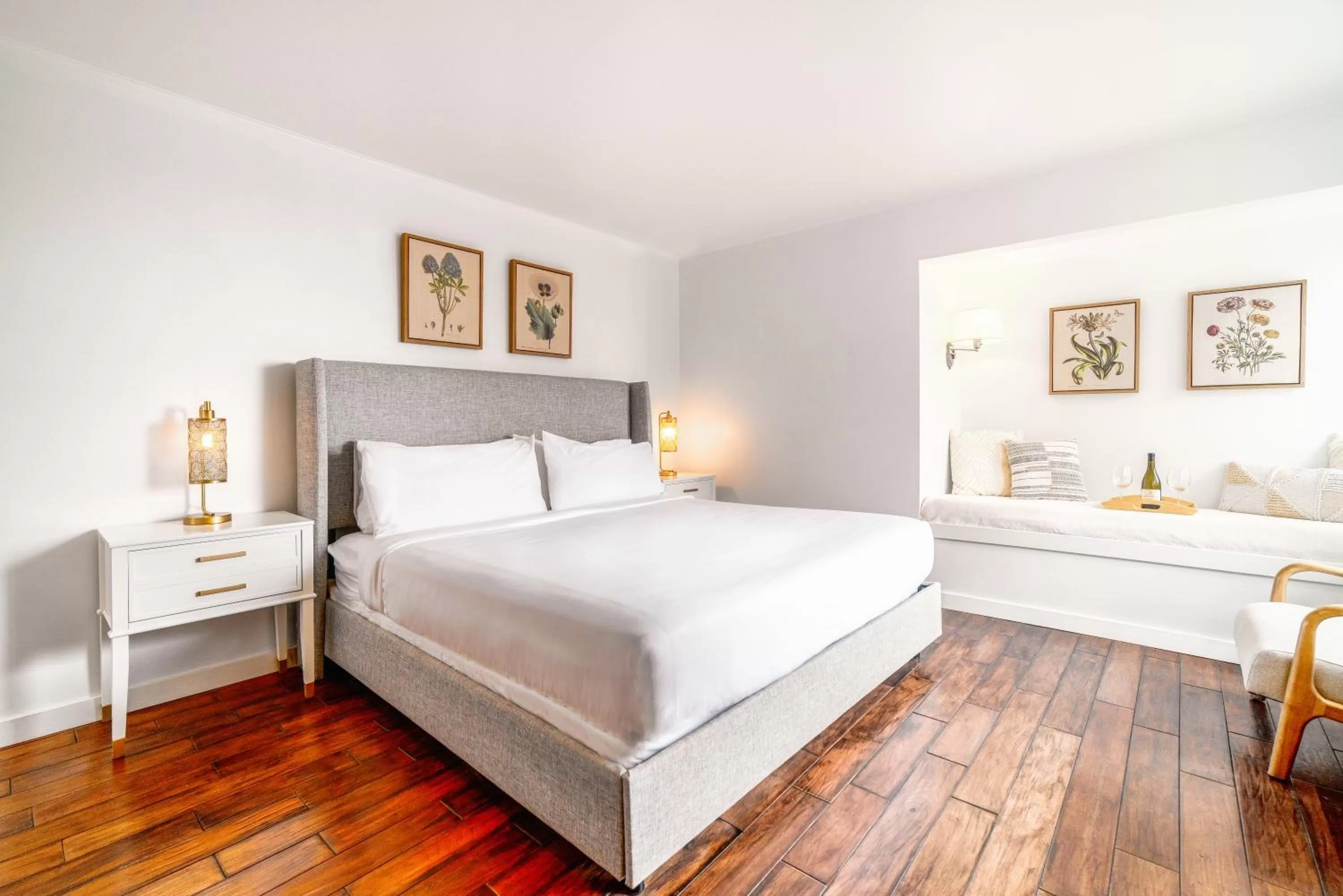 Bed in Agate Cove Inn