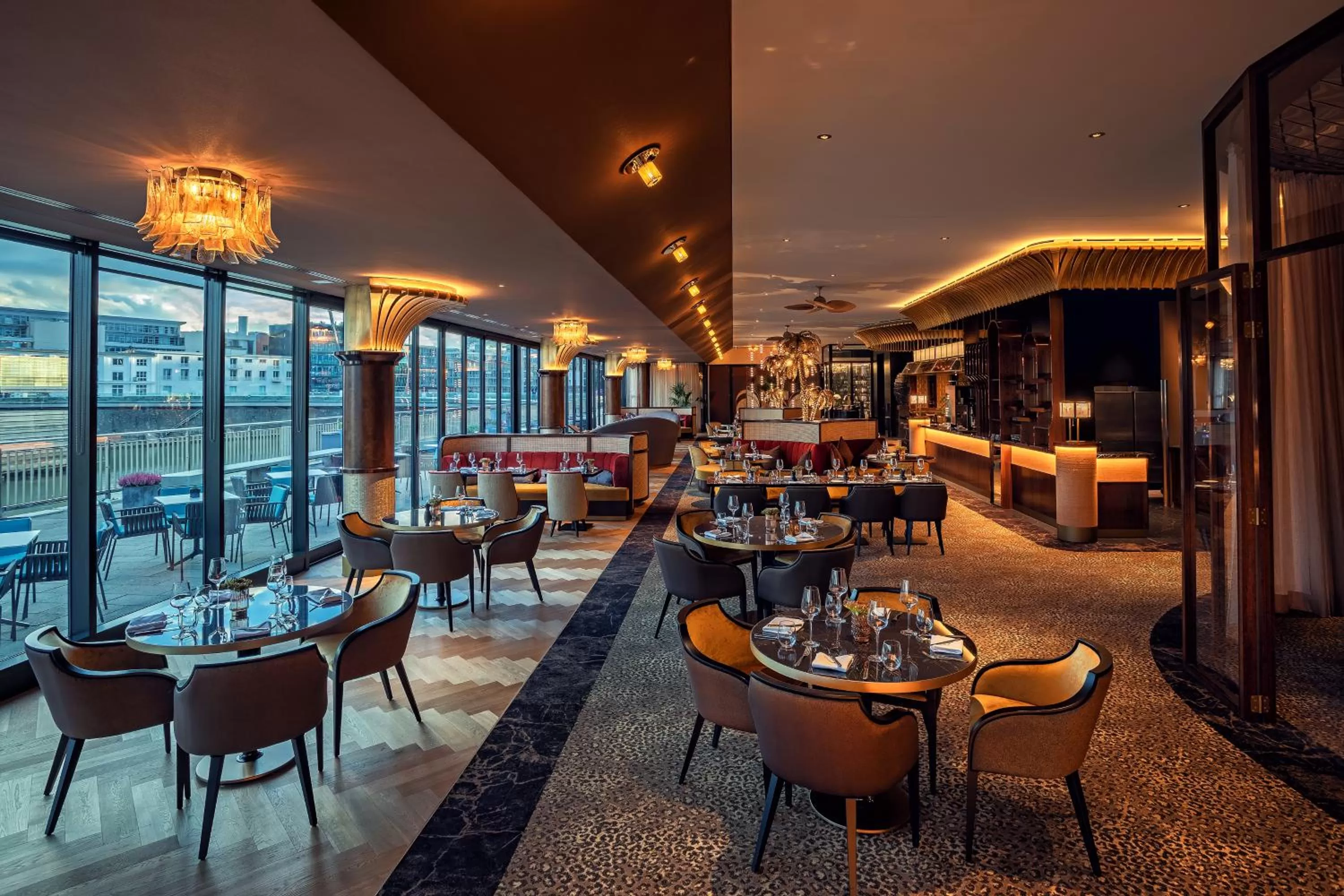 Restaurant/places to eat in Hyatt Regency Dusseldorf