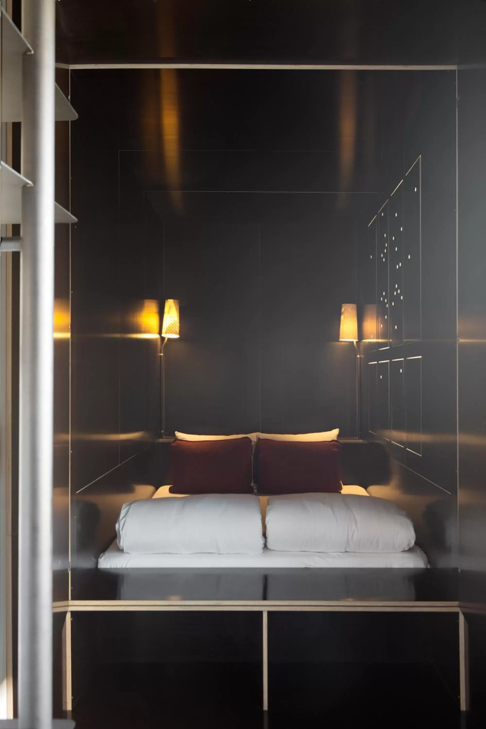 Quadruple Room with Bath in Volkshotel Quadruple Room with Bath in Volkshotel