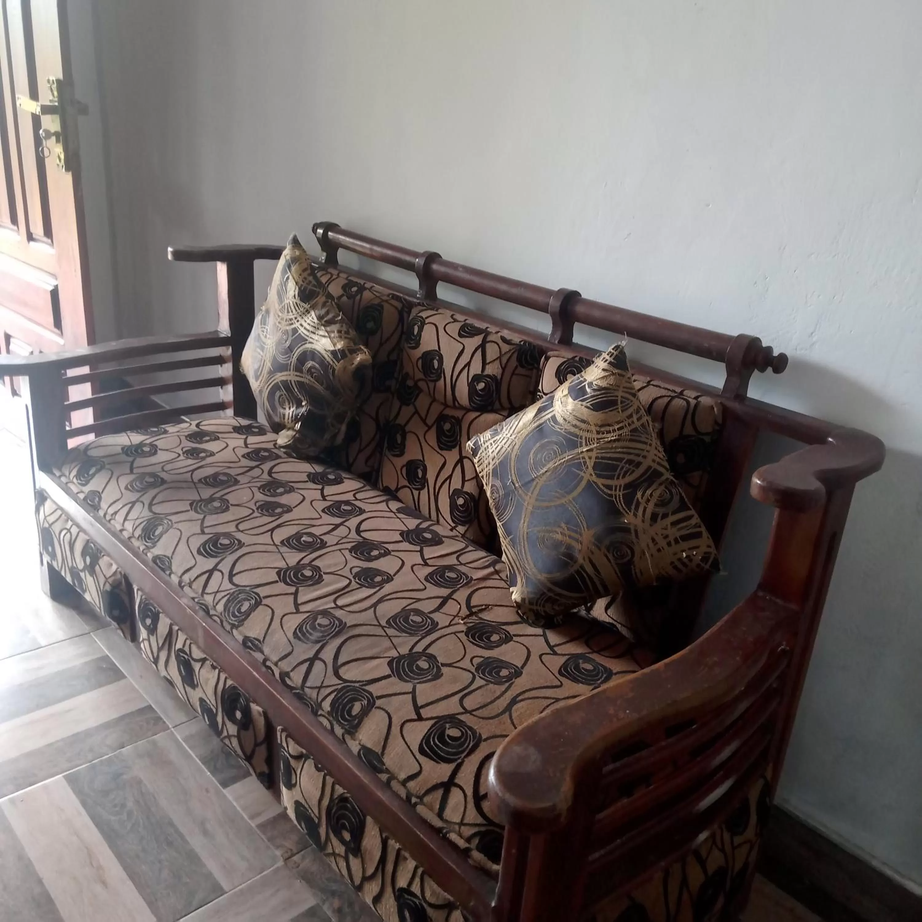 Photo of the whole room, Bed in The Horizon Root Inn