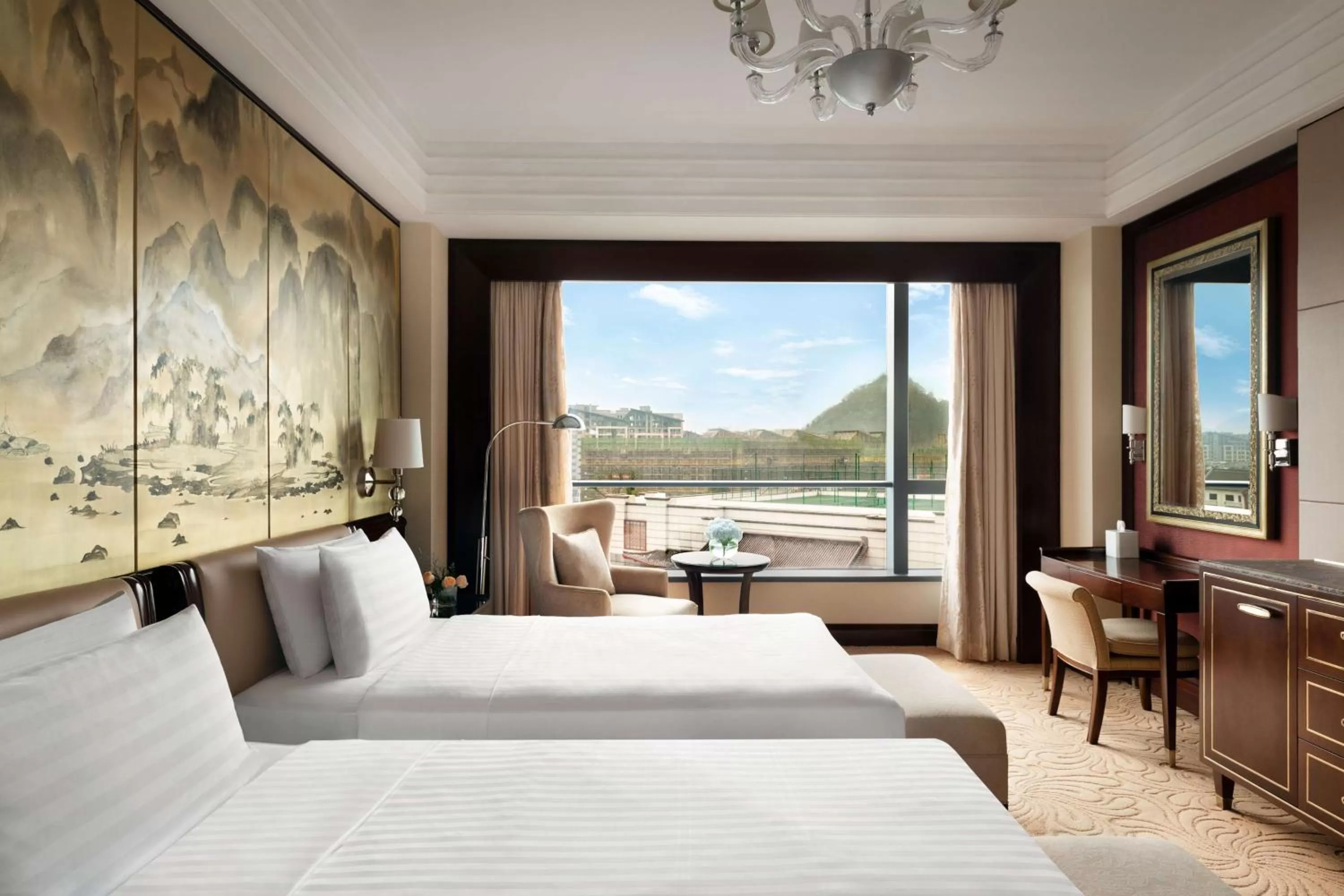 Photo of the whole room, Bed in Shangri-La Guilin