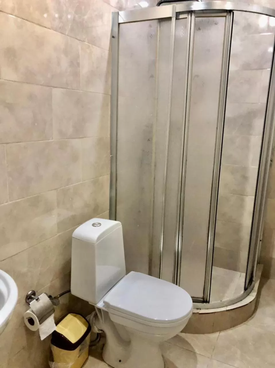 Bathroom in CATTALEYA