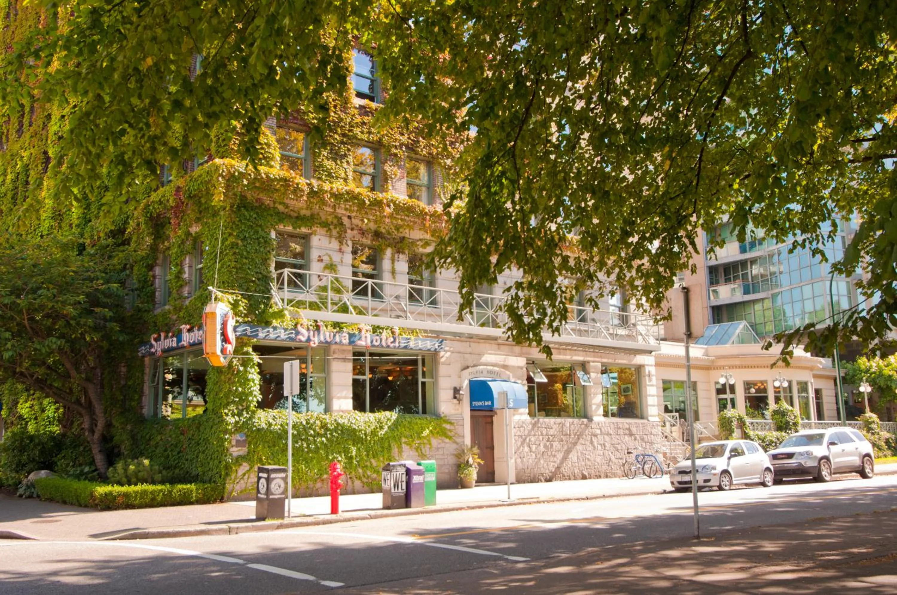 Facade/entrance in The Sylvia Hotel