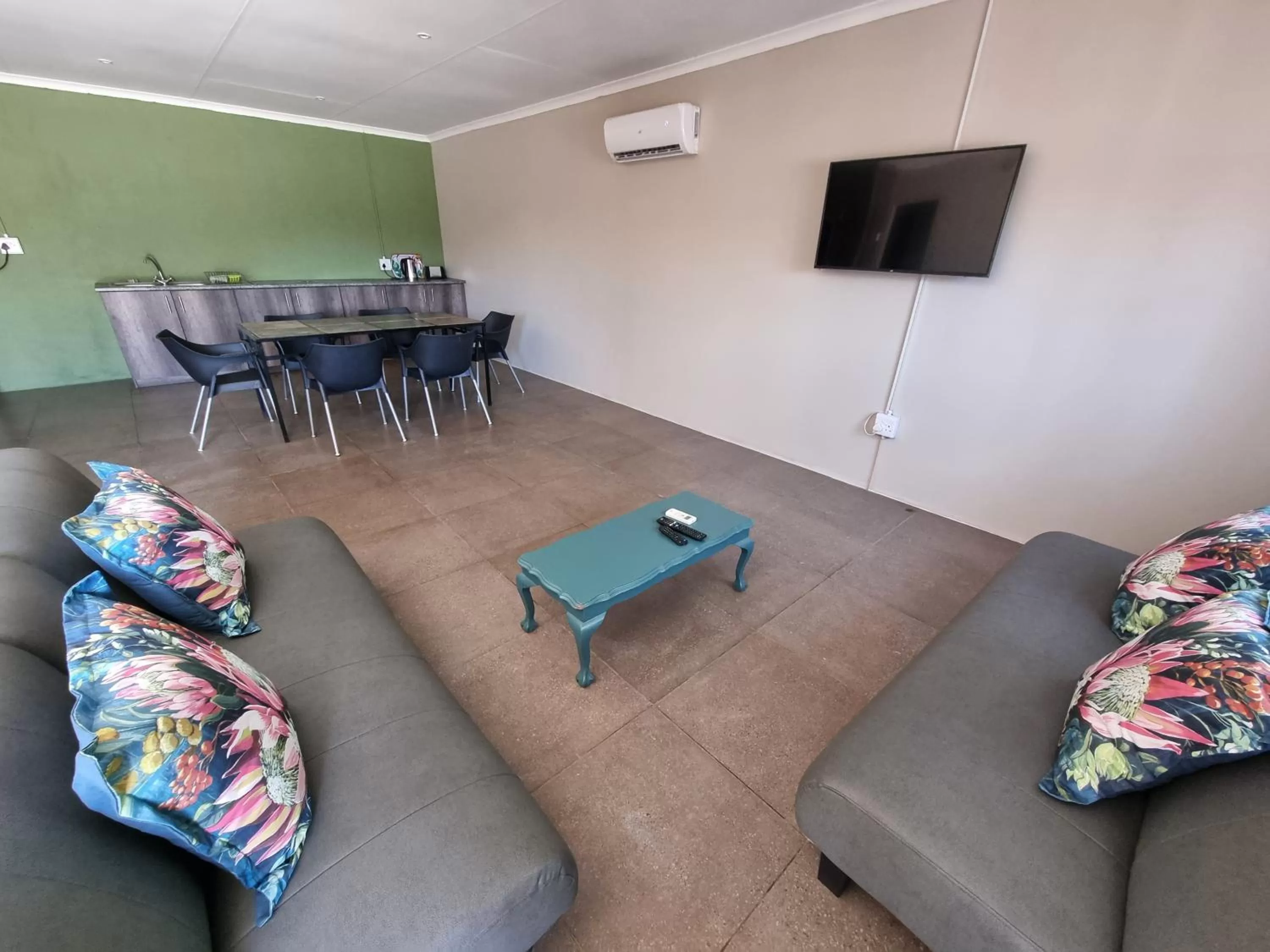 Communal lounge/ TV room in Pro Plants Accommodation