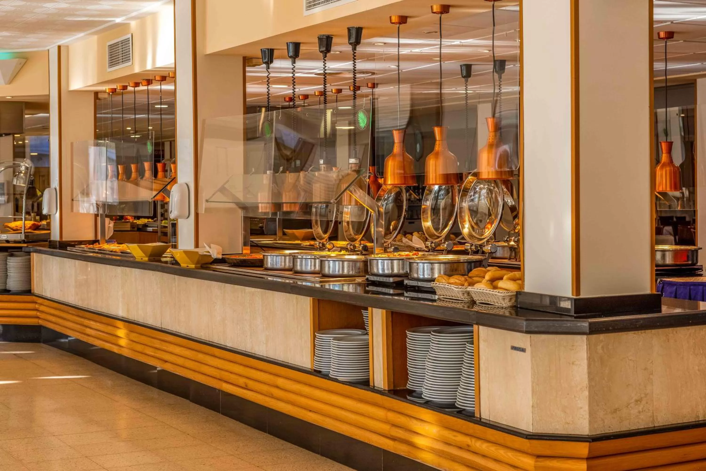 Food and drinks in Valentin Park Club