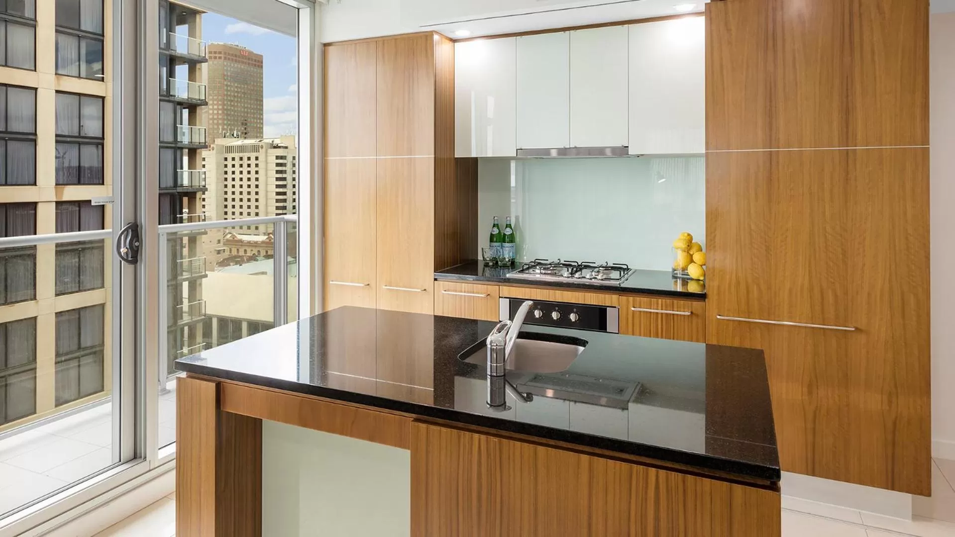 Kitchen or kitchenette in Oaks Adelaide Embassy Suites