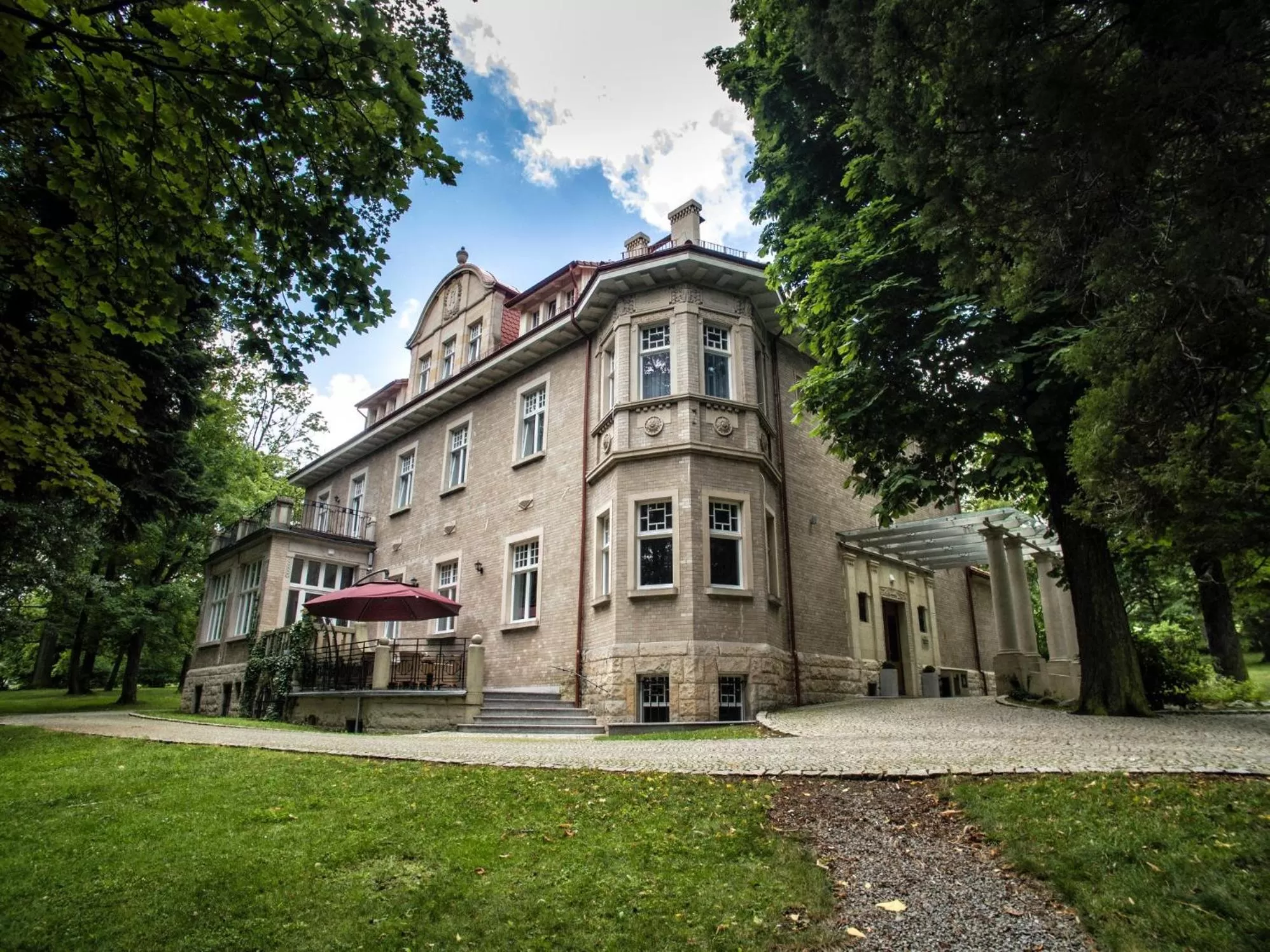 Property building in Hotel Dębowy Biowellness & SPA Góry Sowie